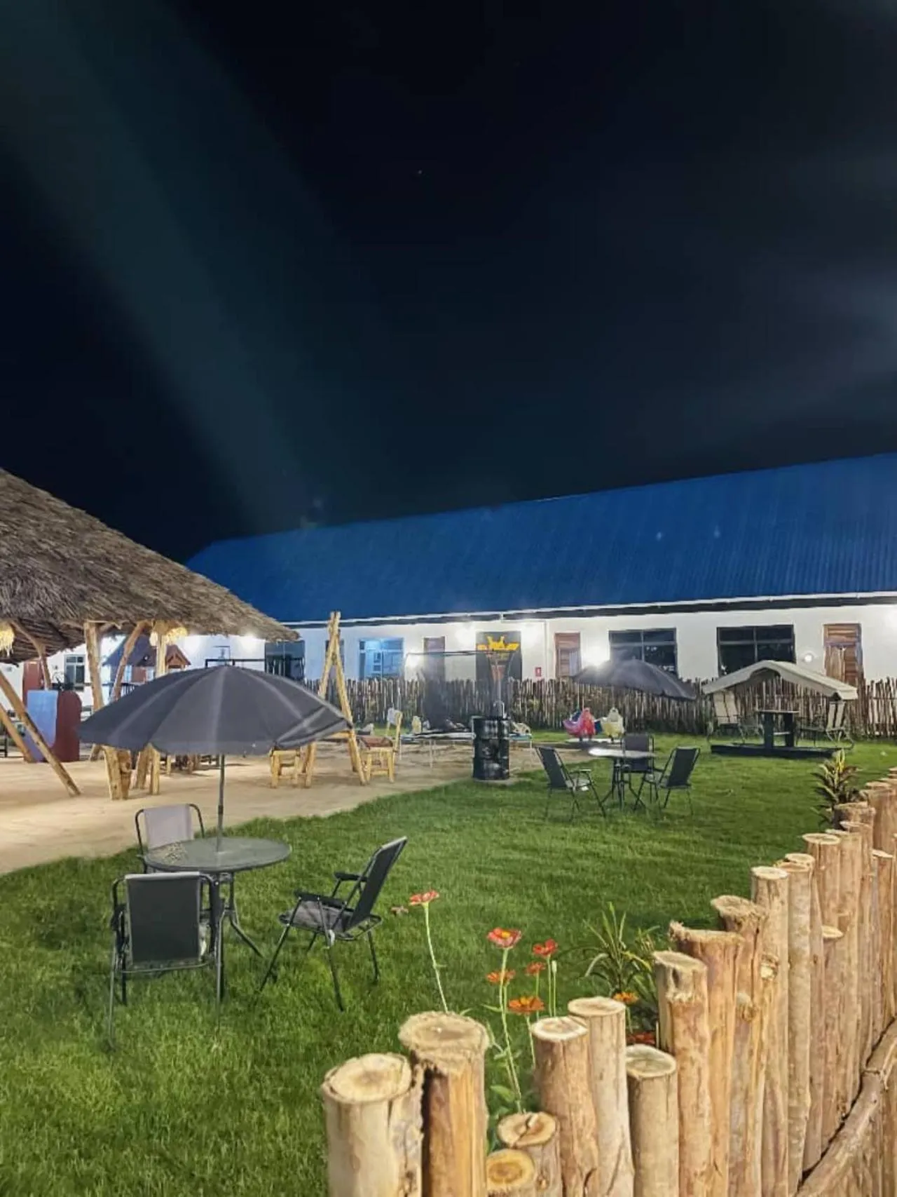 Restaurant/places to eat in Dream Stay Lodge and Restaurant