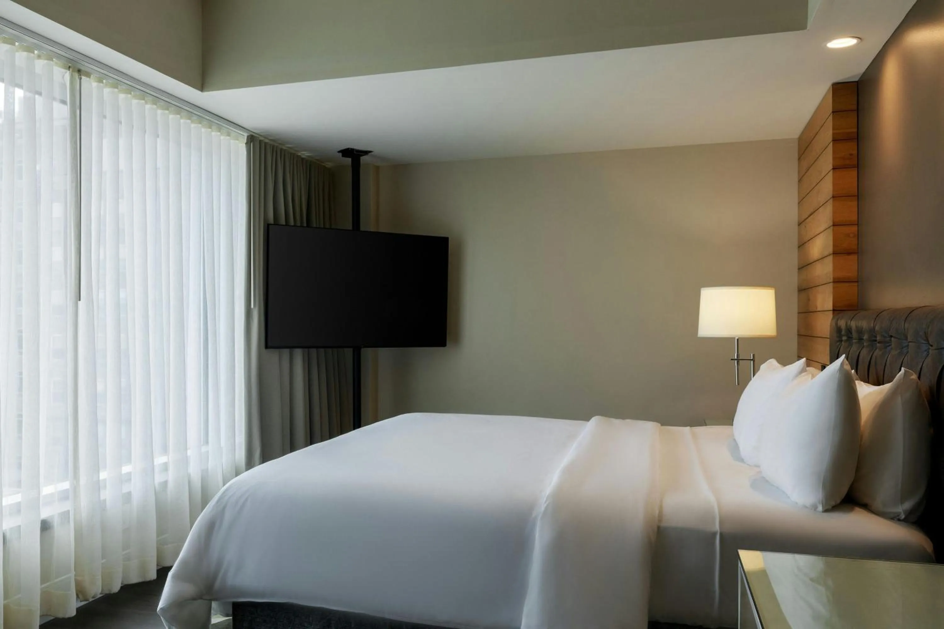 Bedroom, Bed in Renaissance Allentown Hotel