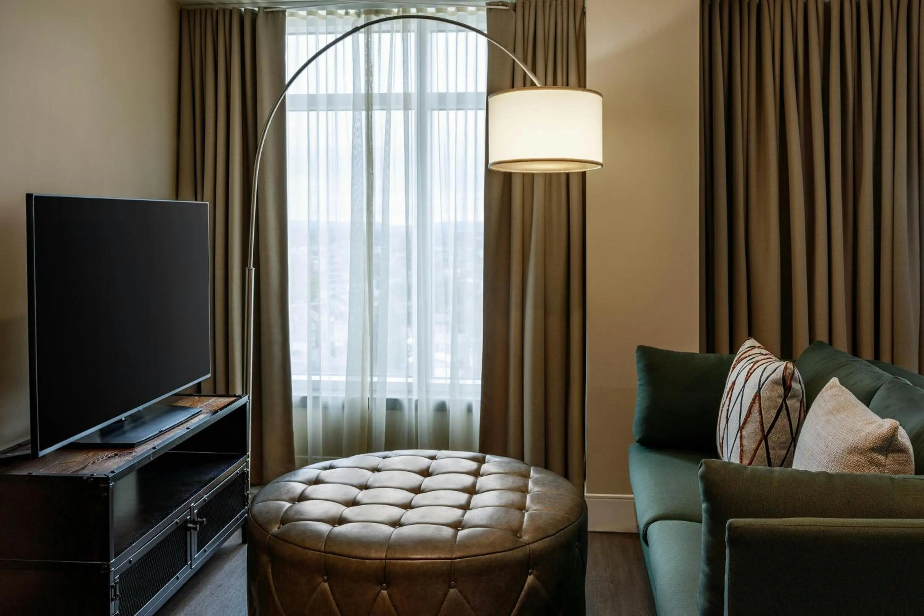 Lounge or bar in Renaissance Allentown Hotel