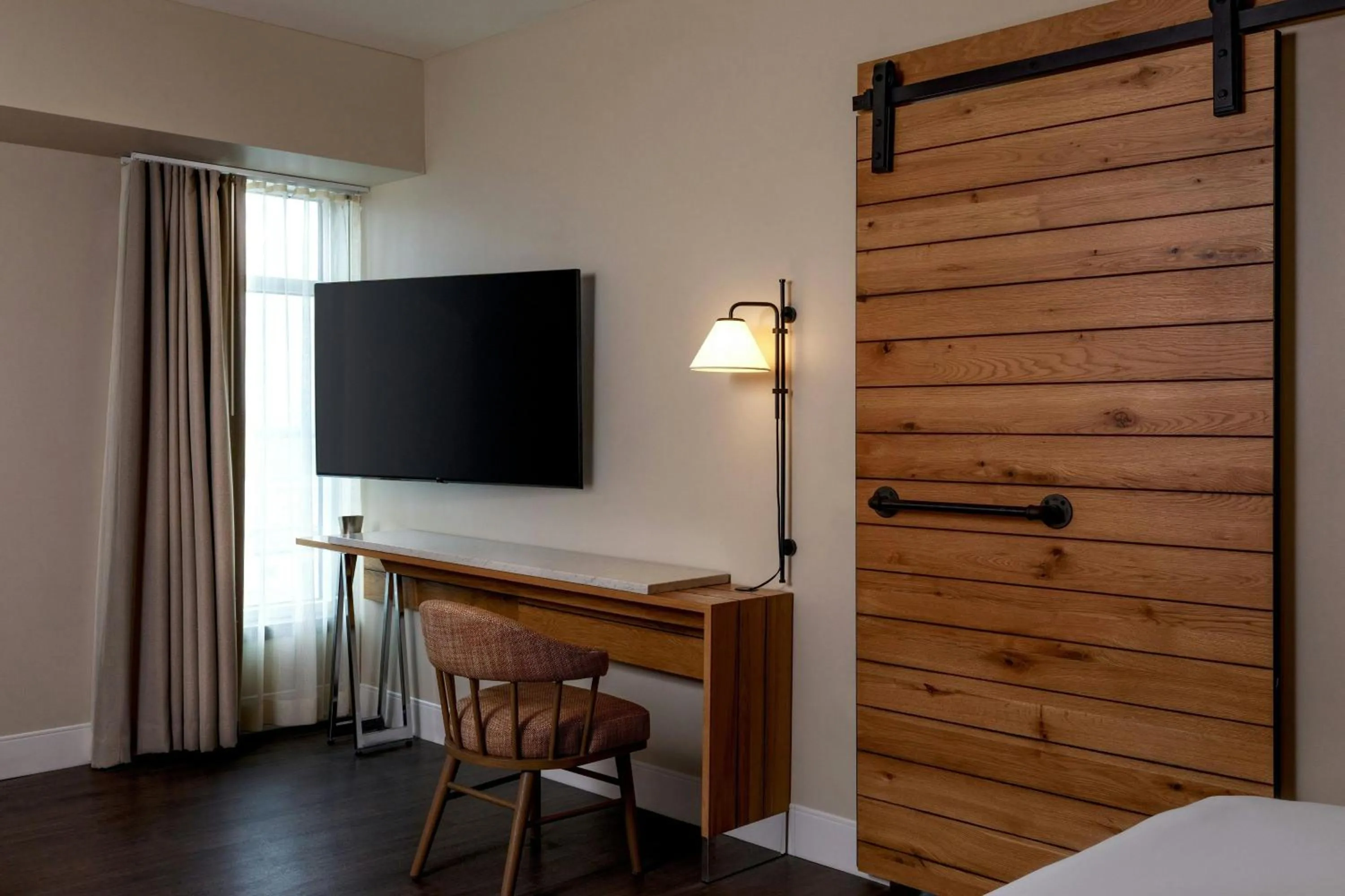 Photo of the whole room, Bed in Renaissance Allentown Hotel