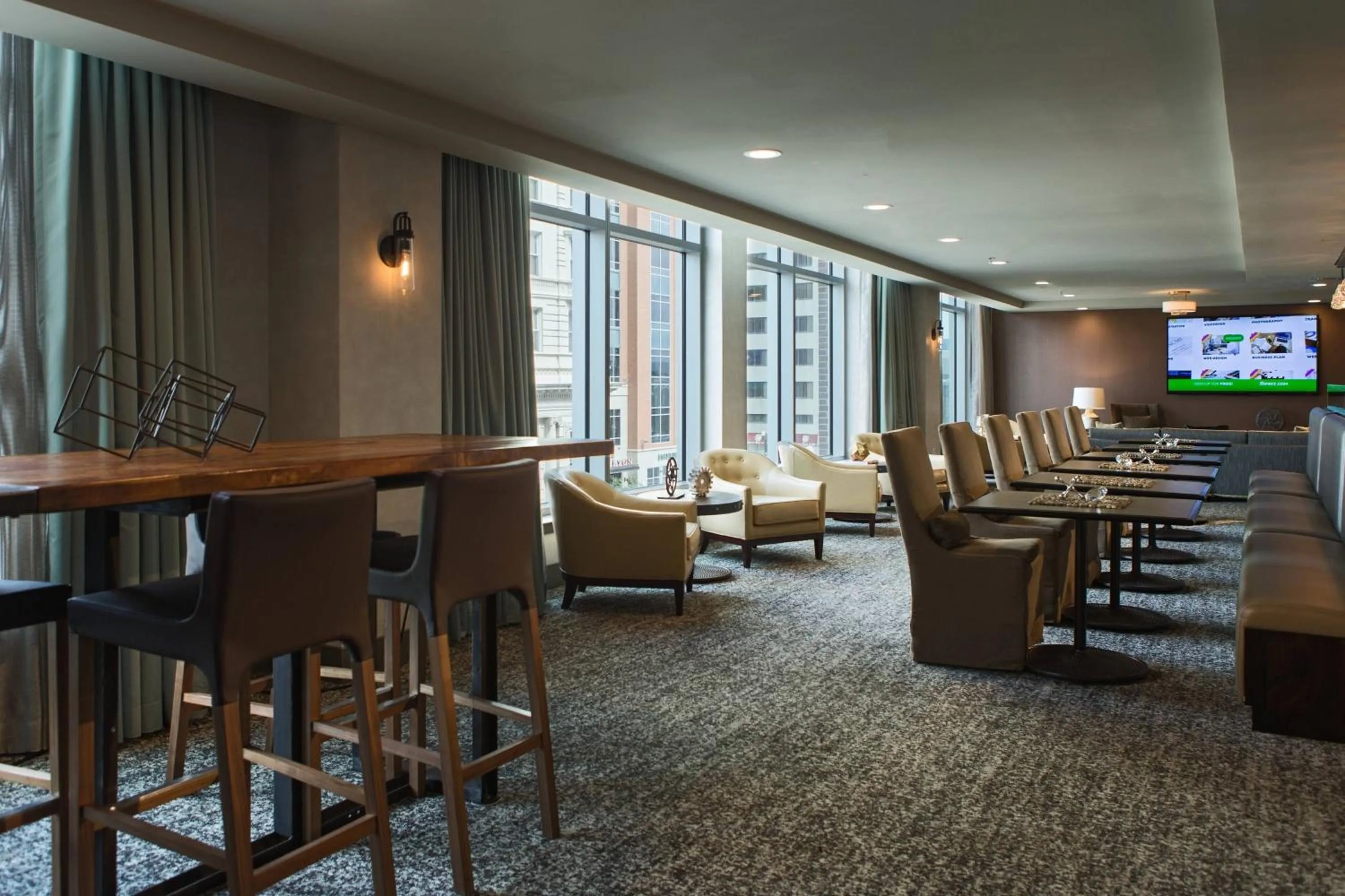 Lounge or bar in Renaissance Allentown Hotel