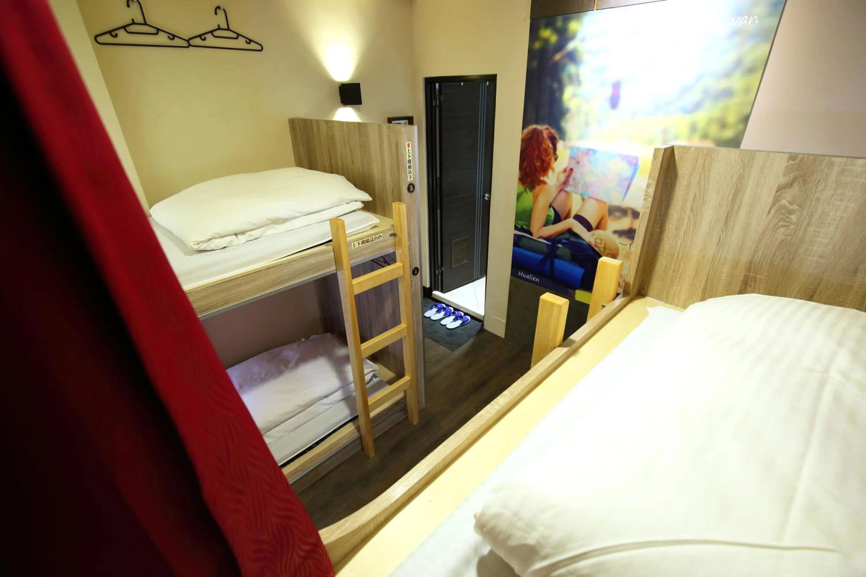 bunk bed, Bed in Corner House