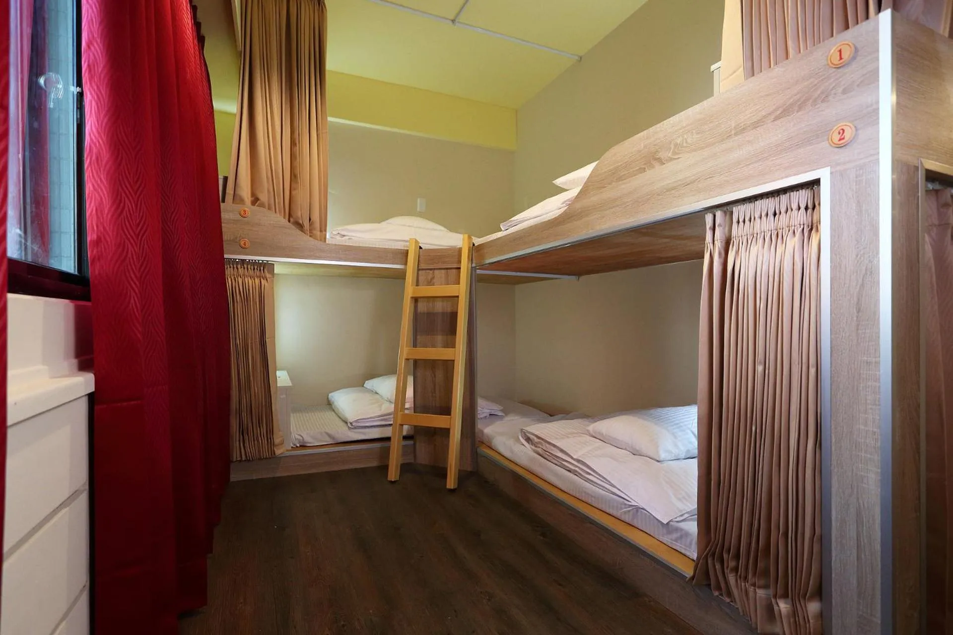 bunk bed, Bed in Corner House