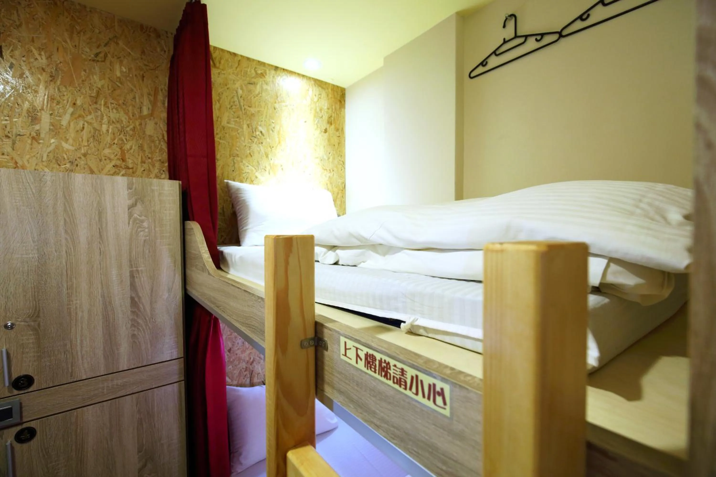 bunk bed, Bed in Corner House