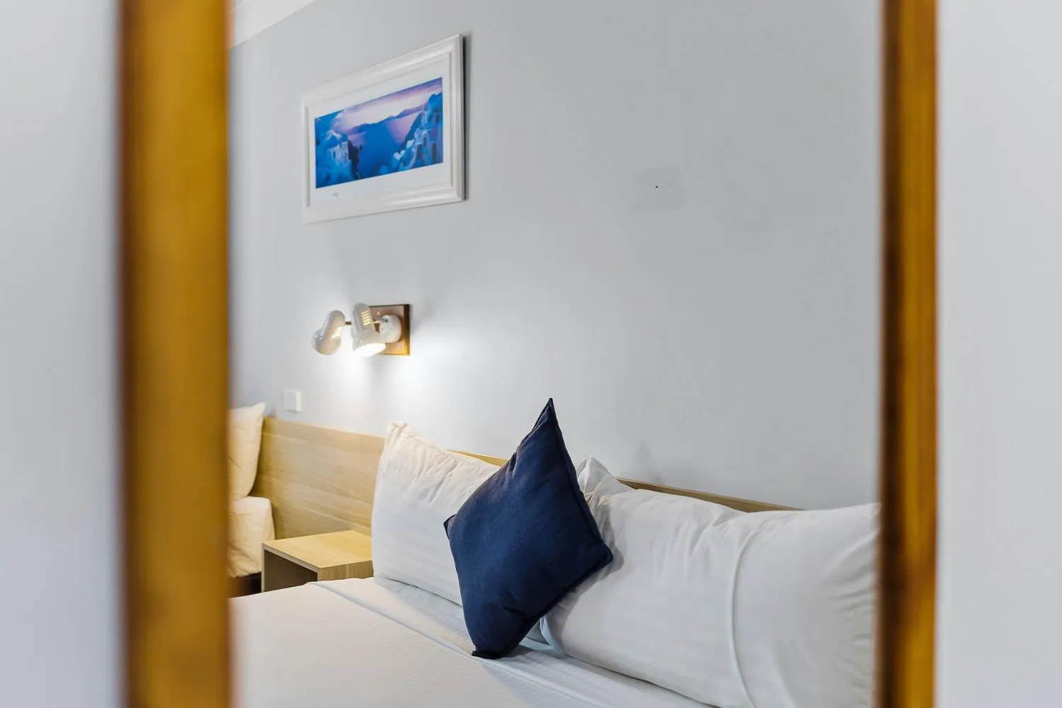 Bed in Castlereagh Motor Inn