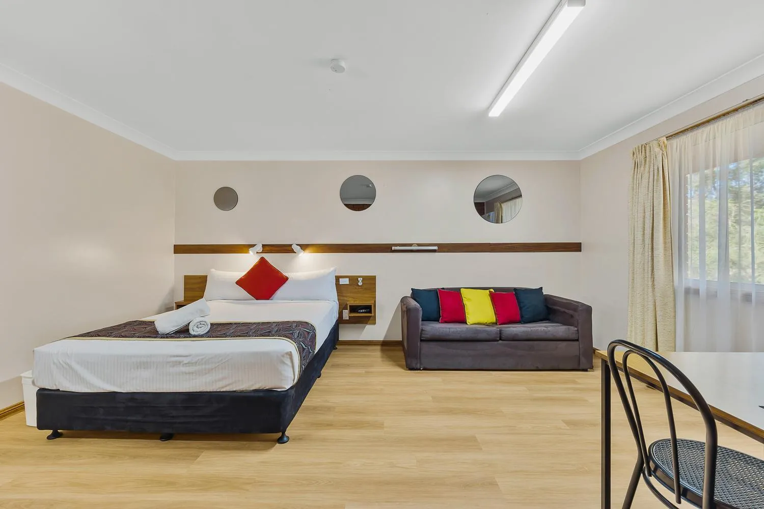 Bed in Castlereagh Motor Inn