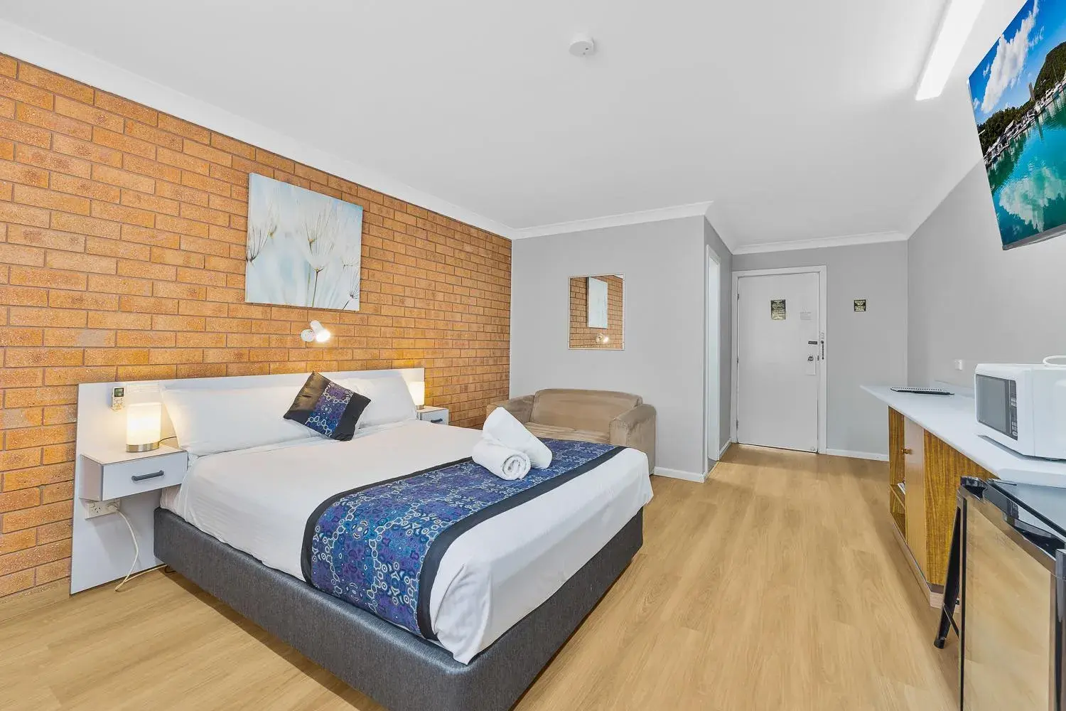 Standard Queen Room in Castlereagh Motor Inn Standard Queen Room in Castlereagh Motor Inn