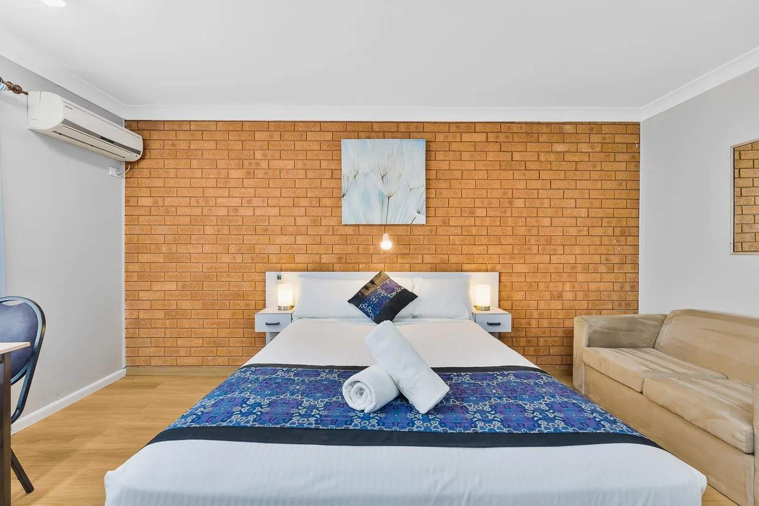 Bed in Castlereagh Motor Inn