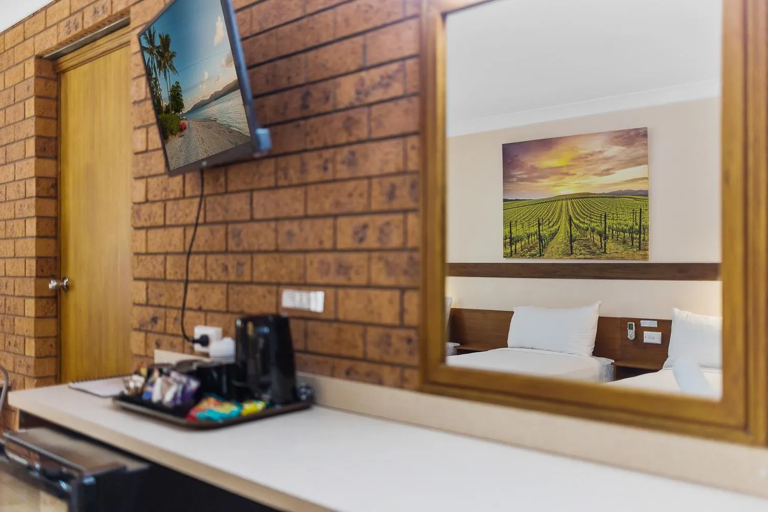 Bed in Castlereagh Motor Inn