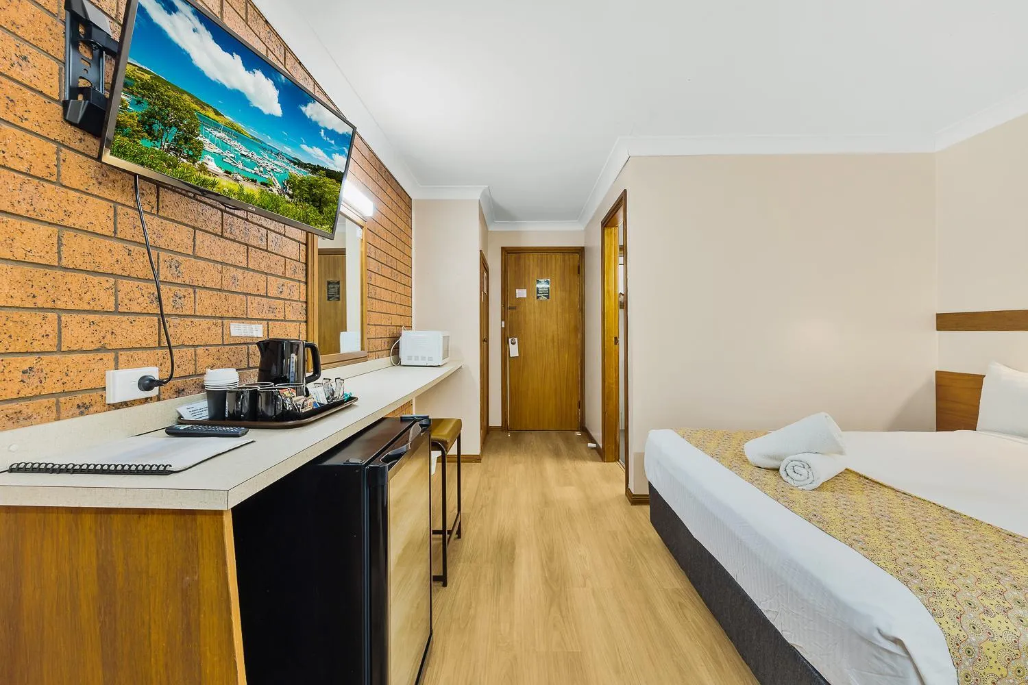 Bed in Castlereagh Motor Inn