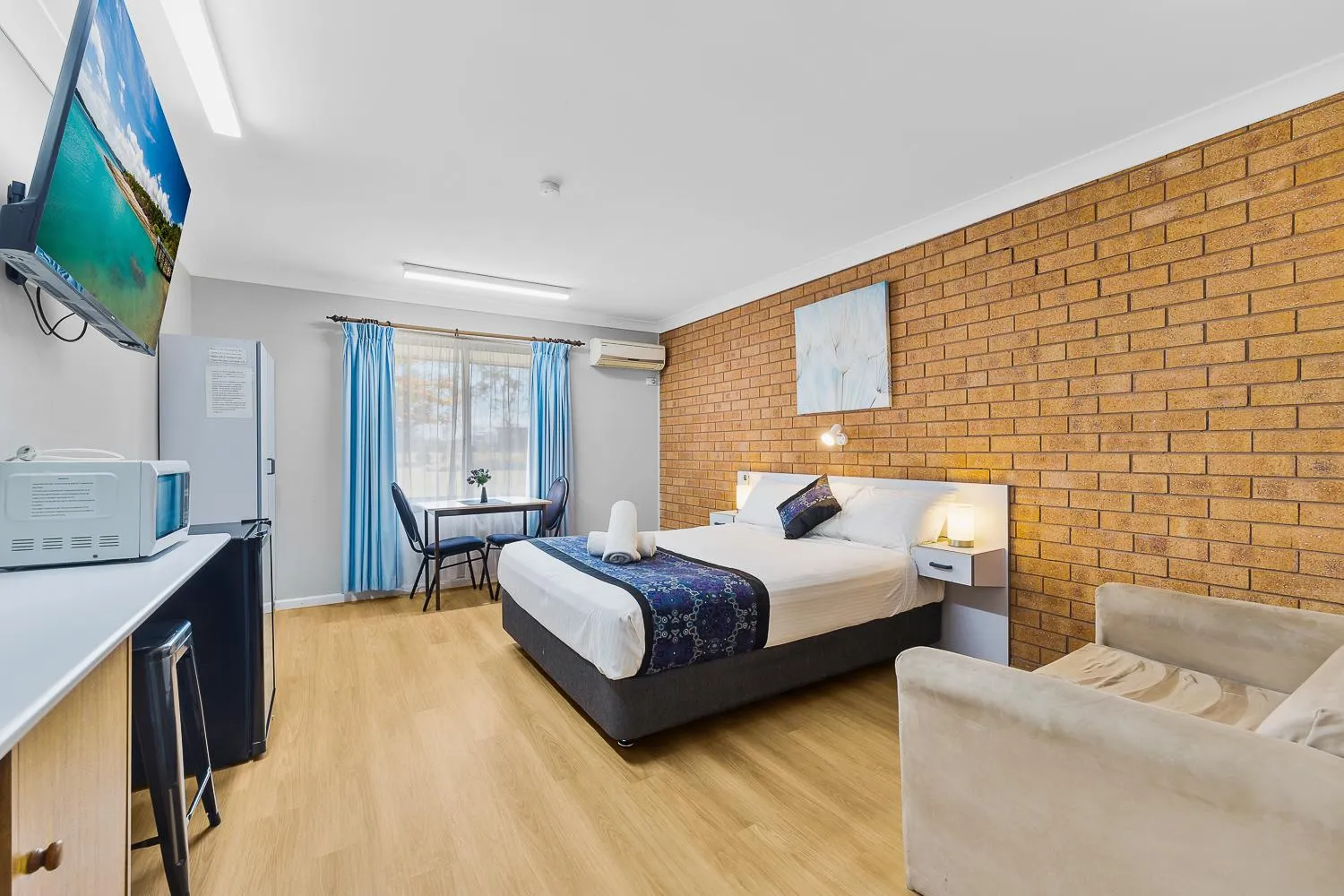 Bed in Castlereagh Motor Inn