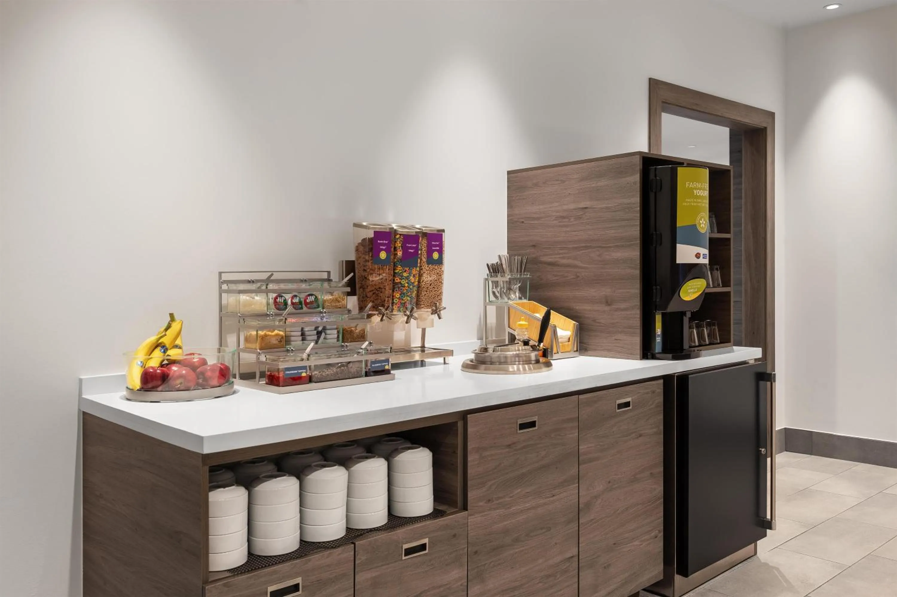 Breakfast in Home2 Suites By Hilton Cincinnati Eastgate