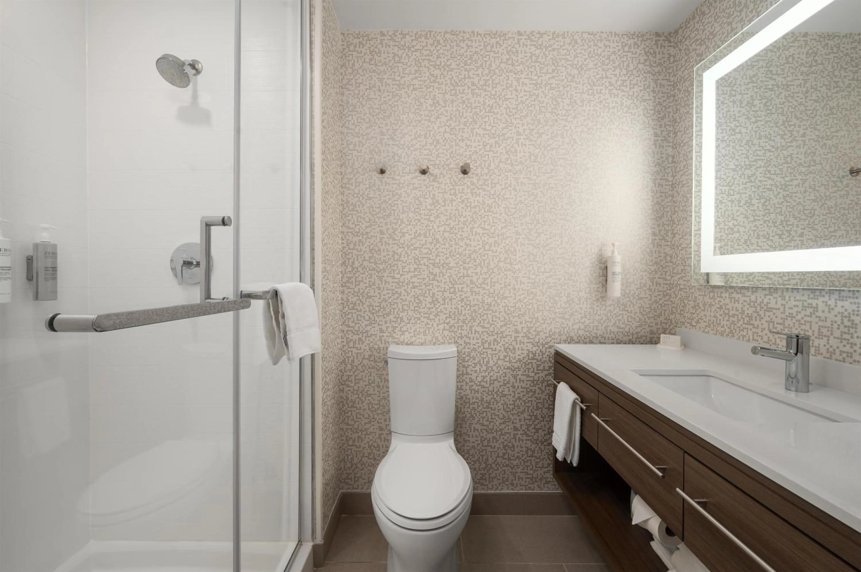 Bathroom in Home2 Suites By Hilton Cincinnati Eastgate