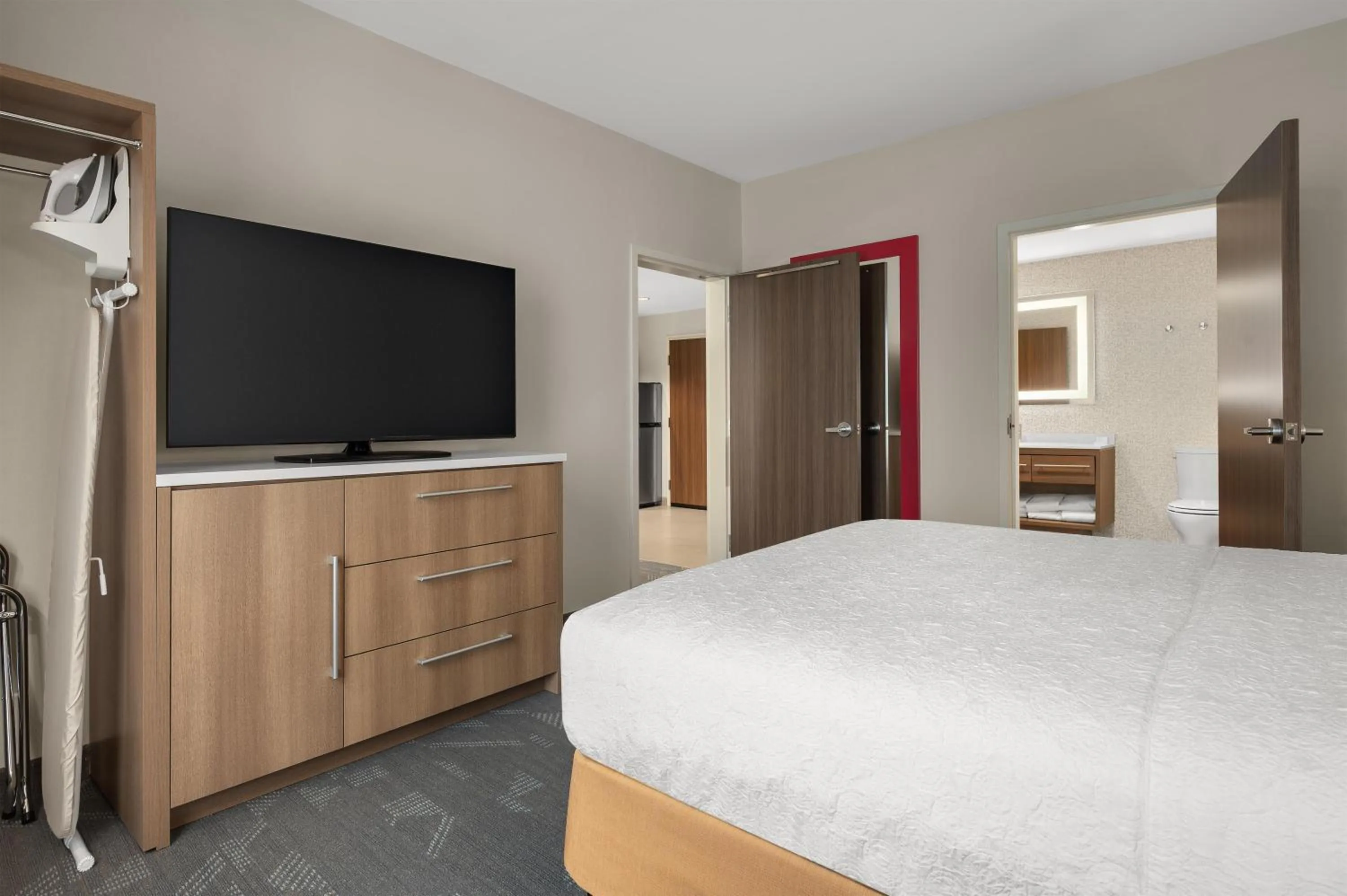 Bed in Home2 Suites By Hilton Cincinnati Eastgate