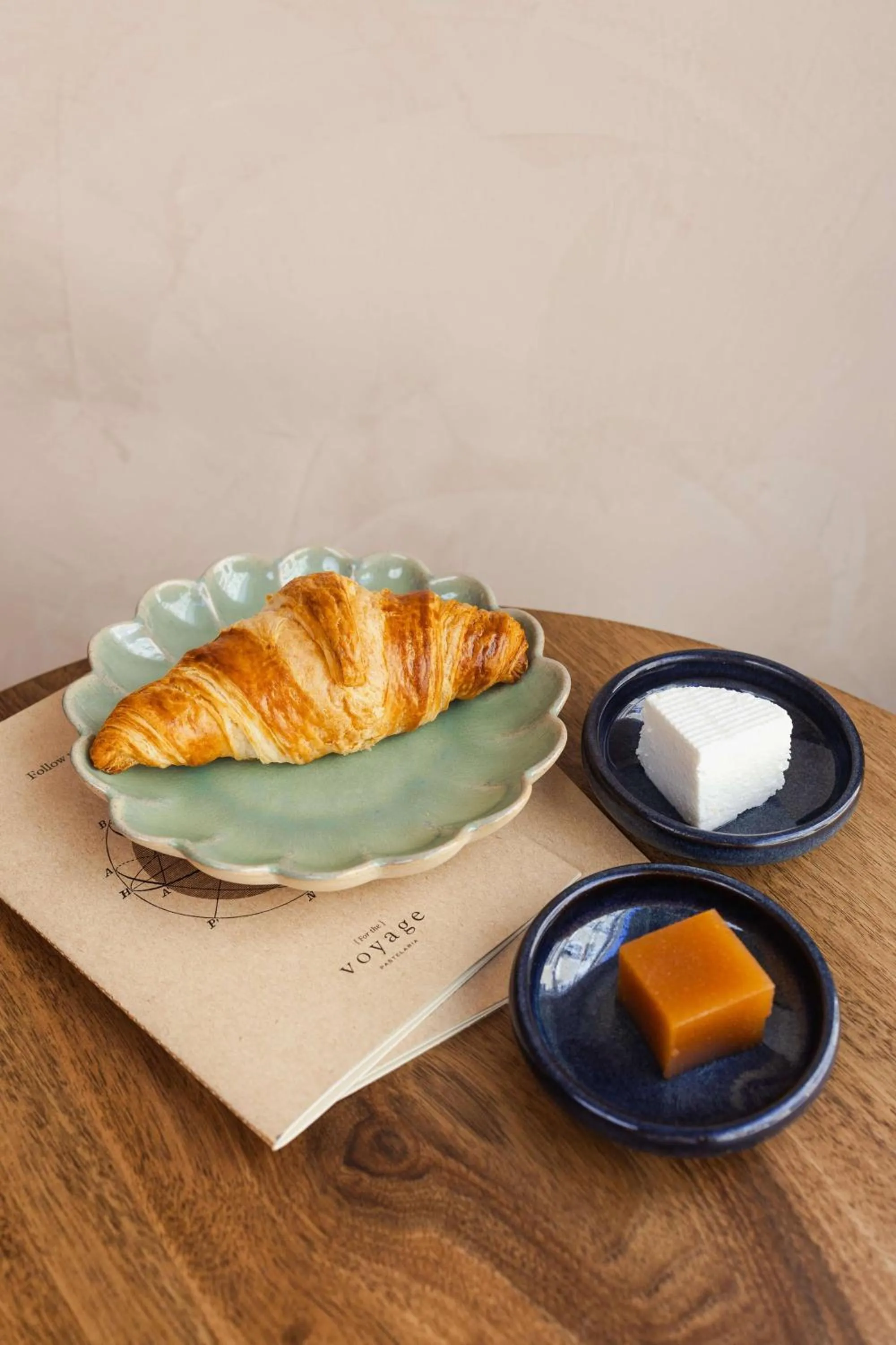 Dining area in DUO Hotel Lisbon, Curio Collection by Hilton