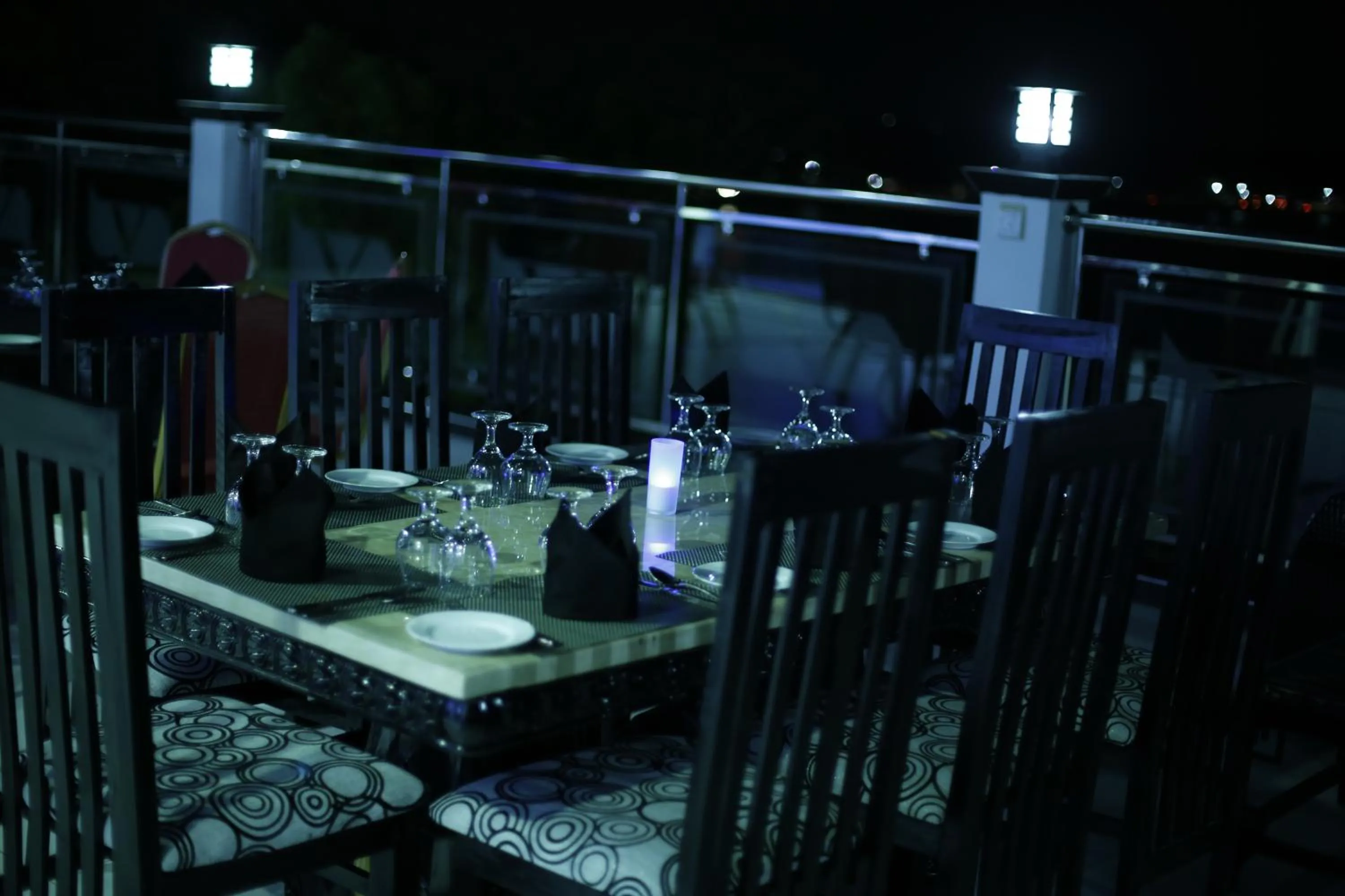 Restaurant/places to eat in Villa Hotel