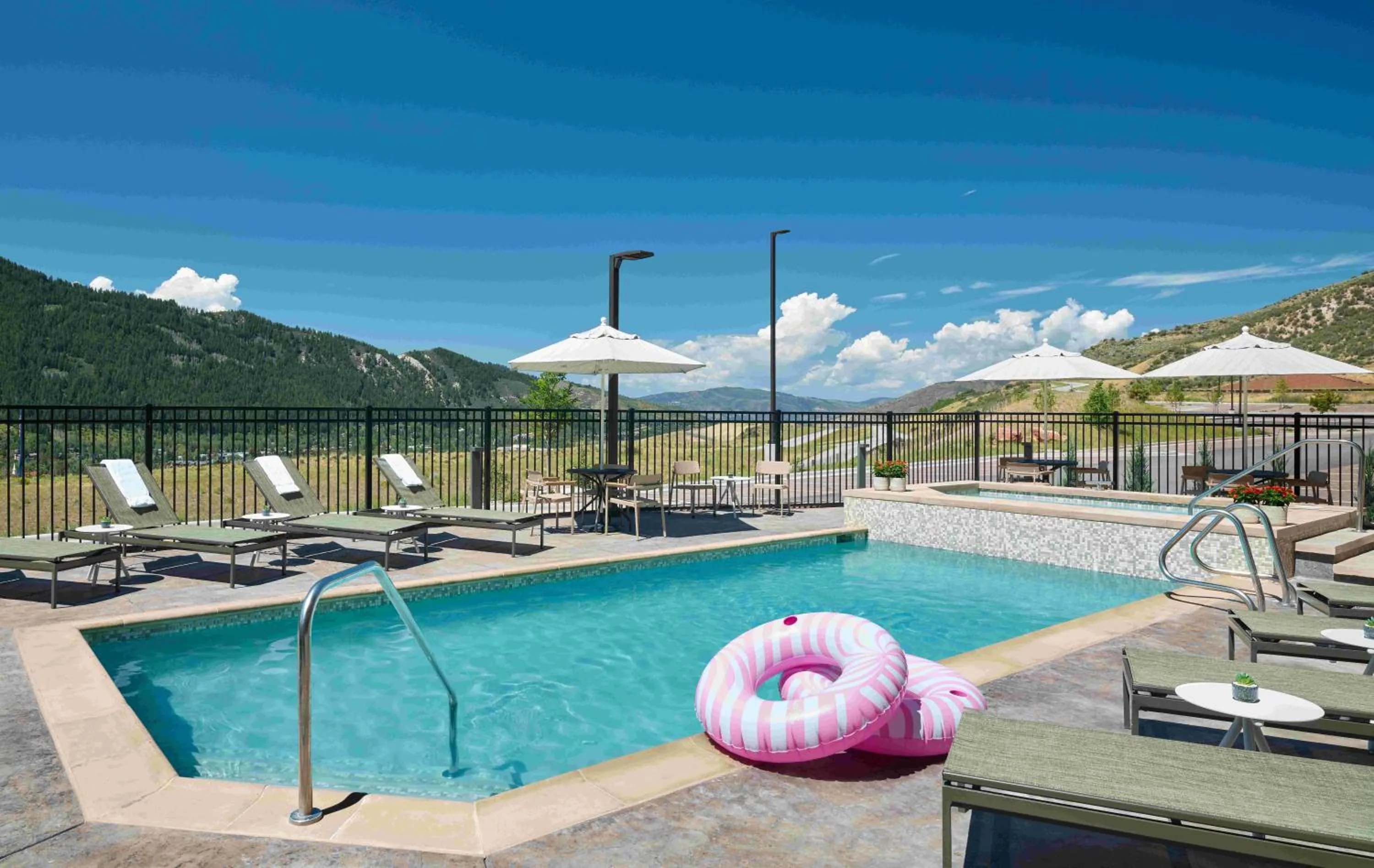 Swimming pool in TownePlace Suites by Marriott Avon Vail Valley