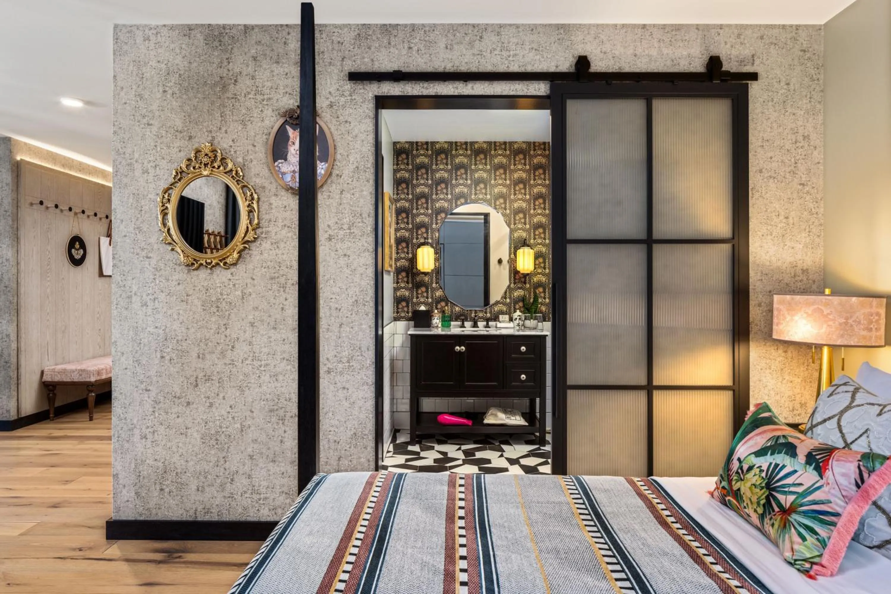 Photo of the whole room, Bed in Moxy Madison Downtown