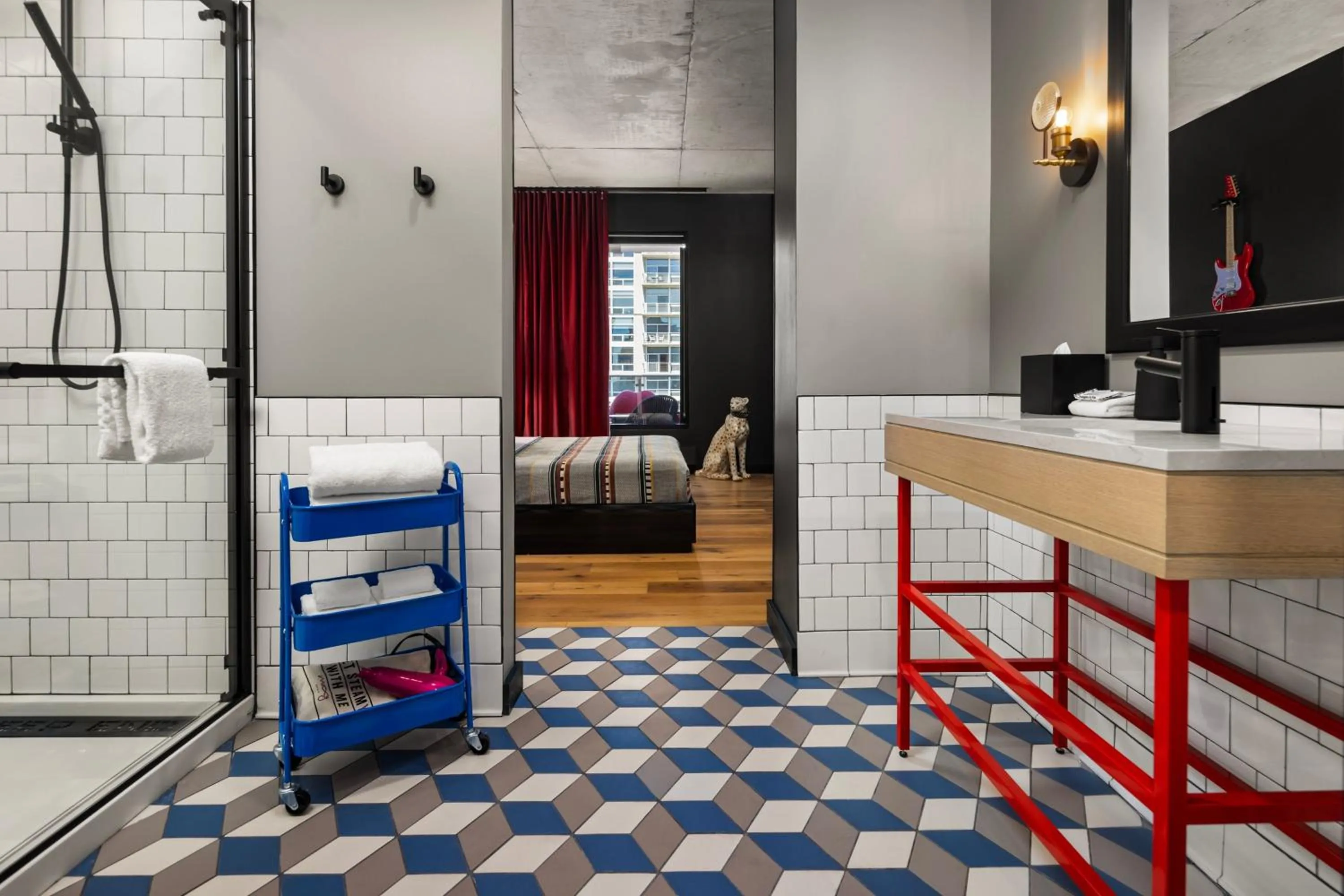 Bathroom, Bed in Moxy Madison Downtown