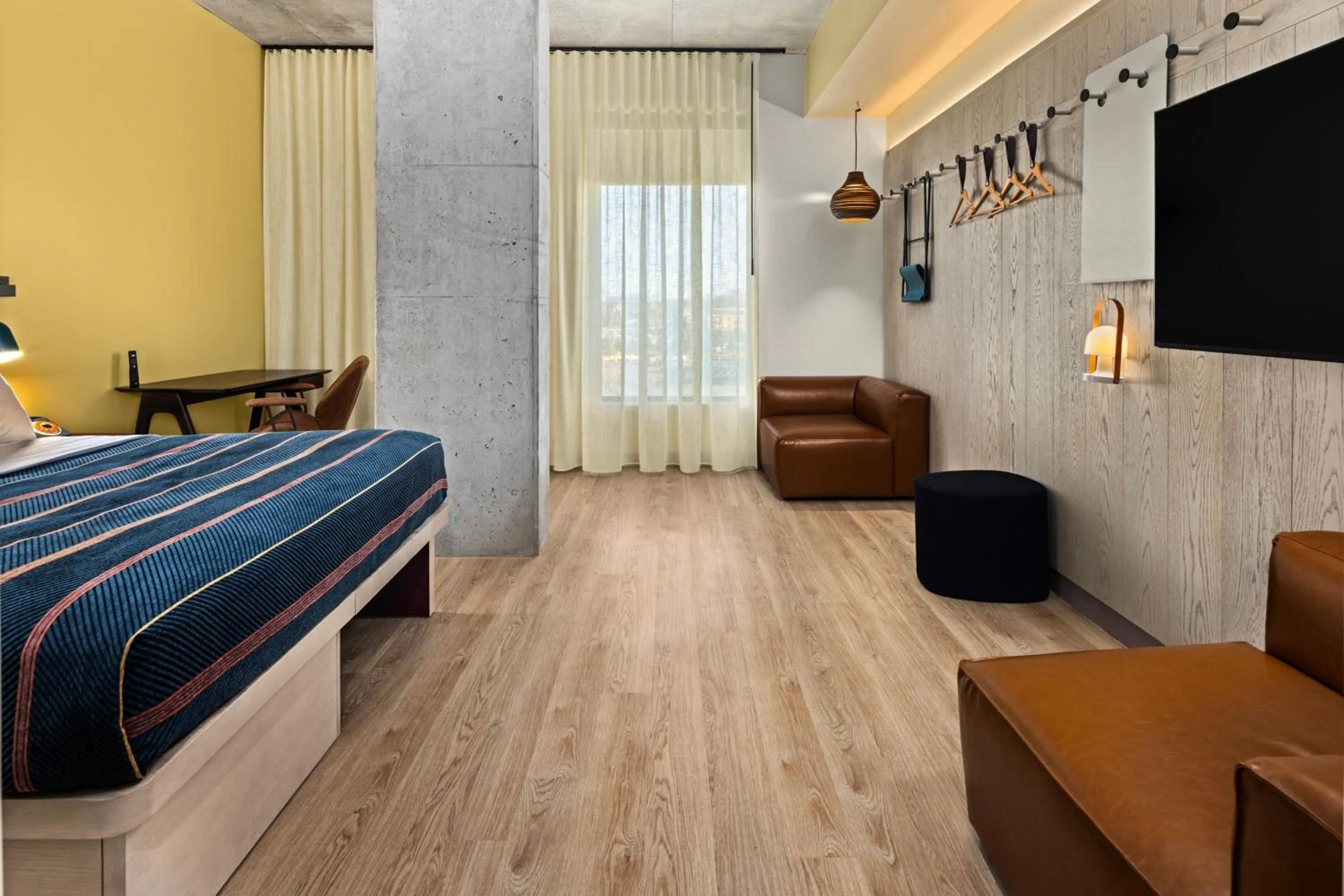 Photo of the whole room, Bed in Moxy Madison Downtown