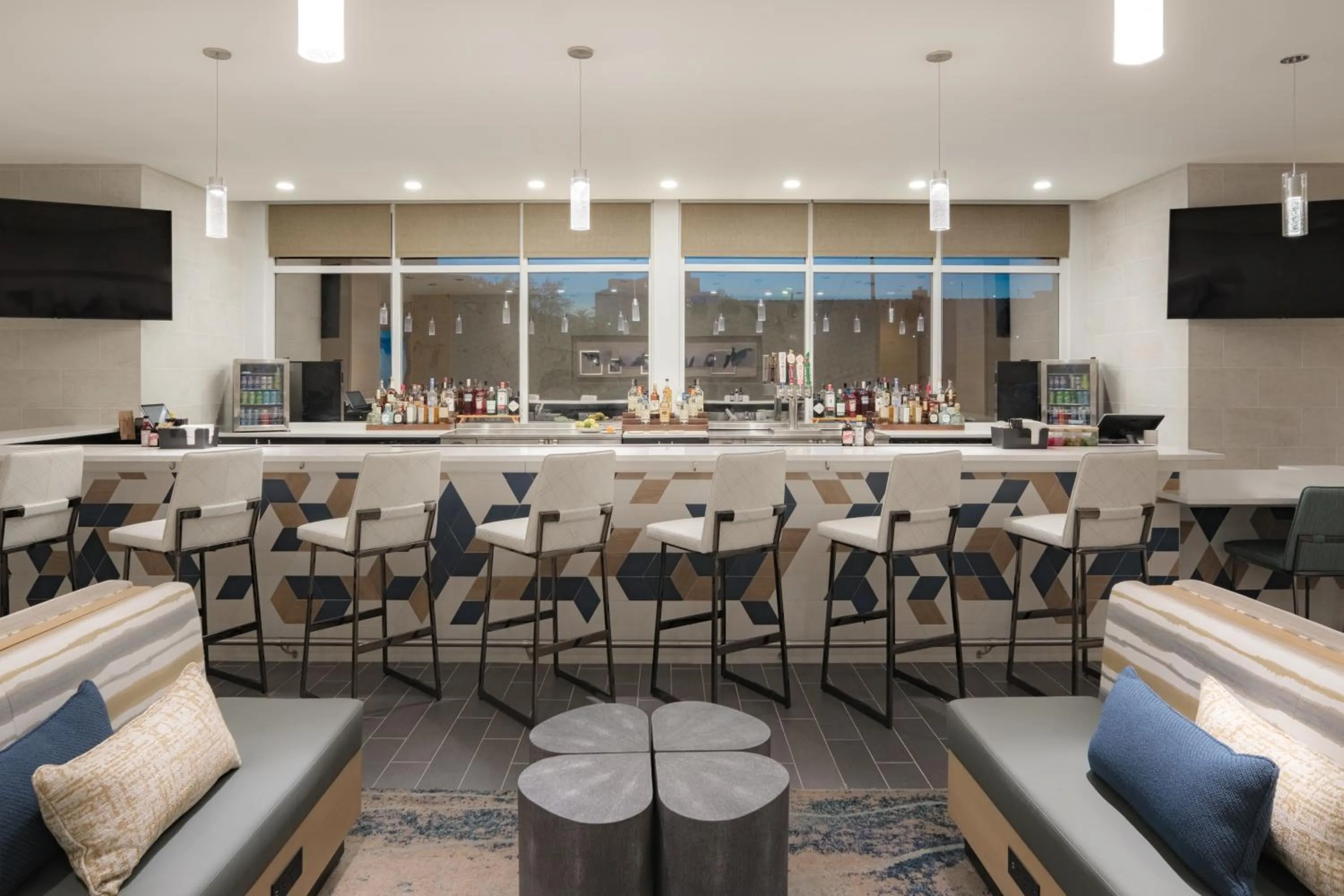 Lounge or bar in SpringHill Suites by Marriott Tampa Downtown