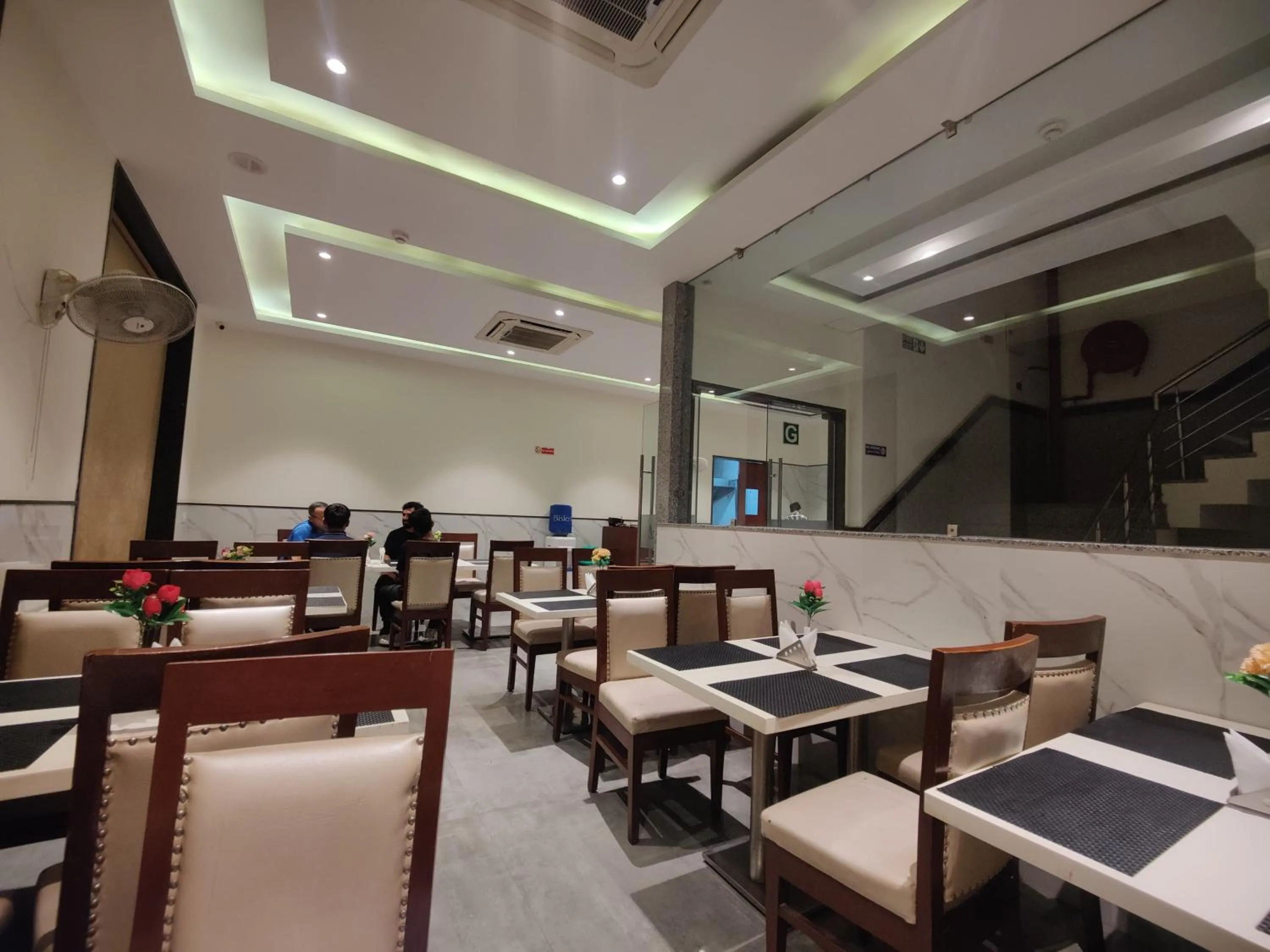 Restaurant/places to eat in Hotel Z Suites with FREE Airport Drop