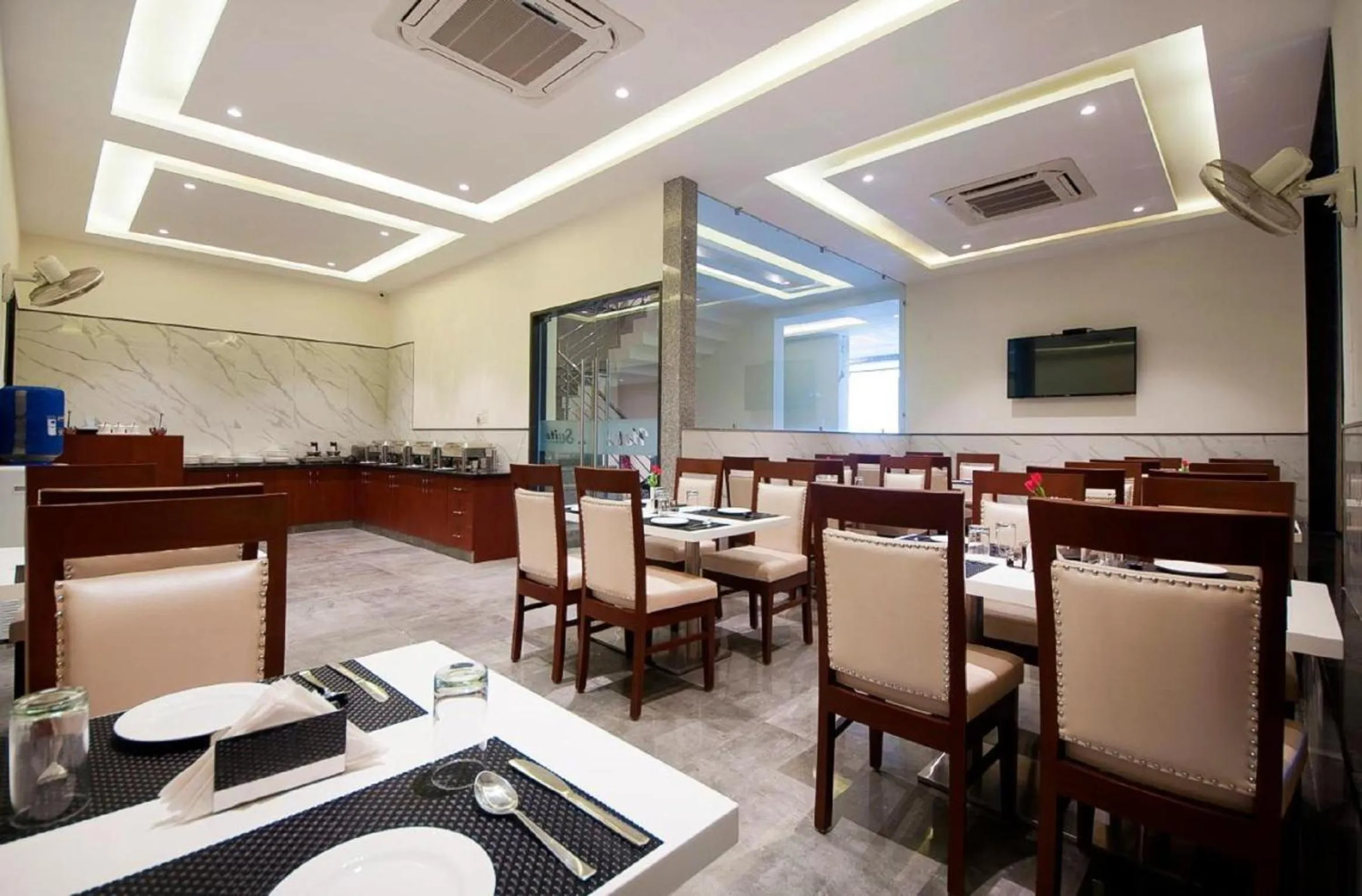 Restaurant/places to eat in Hotel Z Suites with FREE Airport Drop