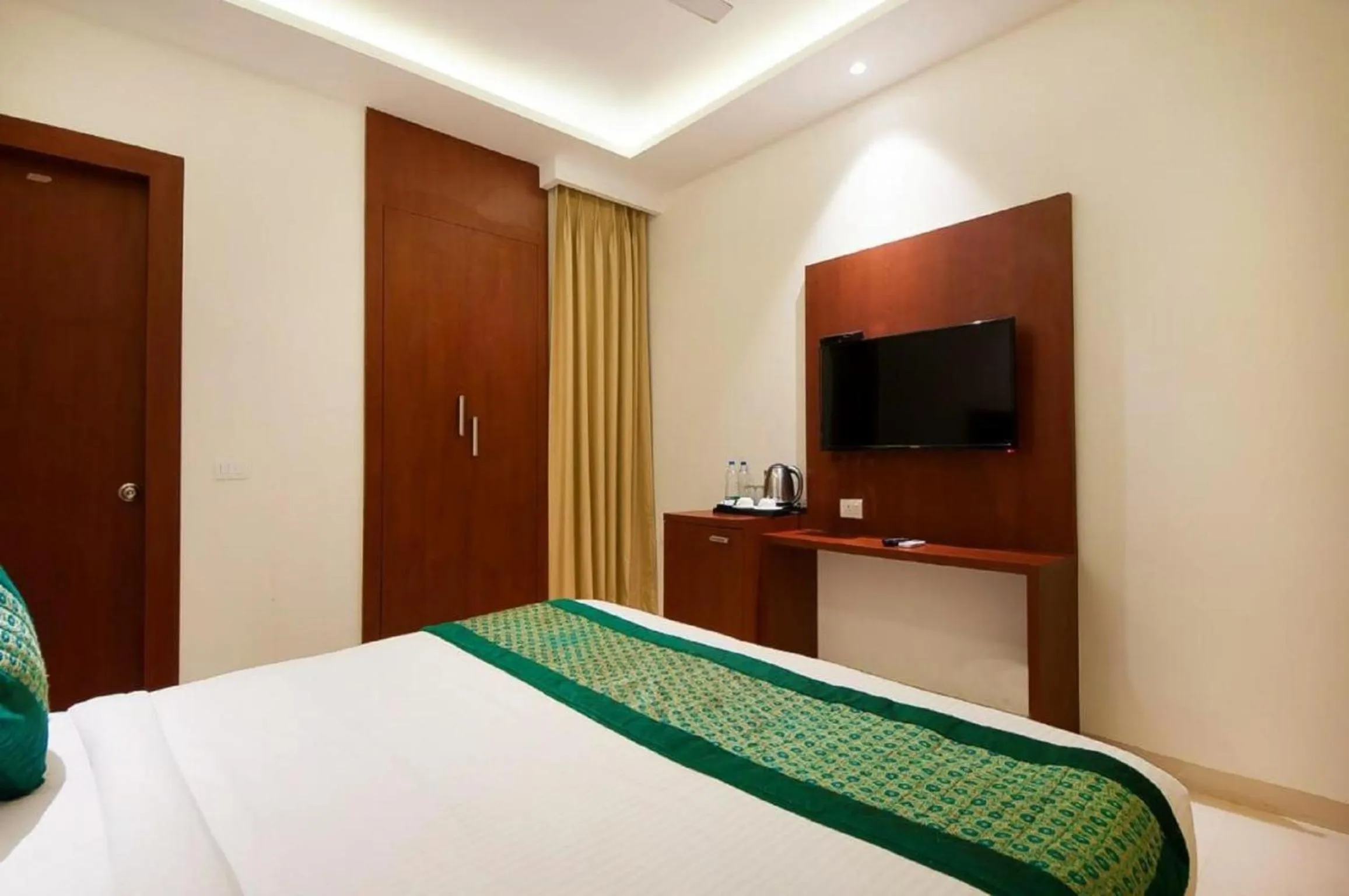 TV and multimedia, Bed in Hotel Z Suites with FREE Airport Drop
