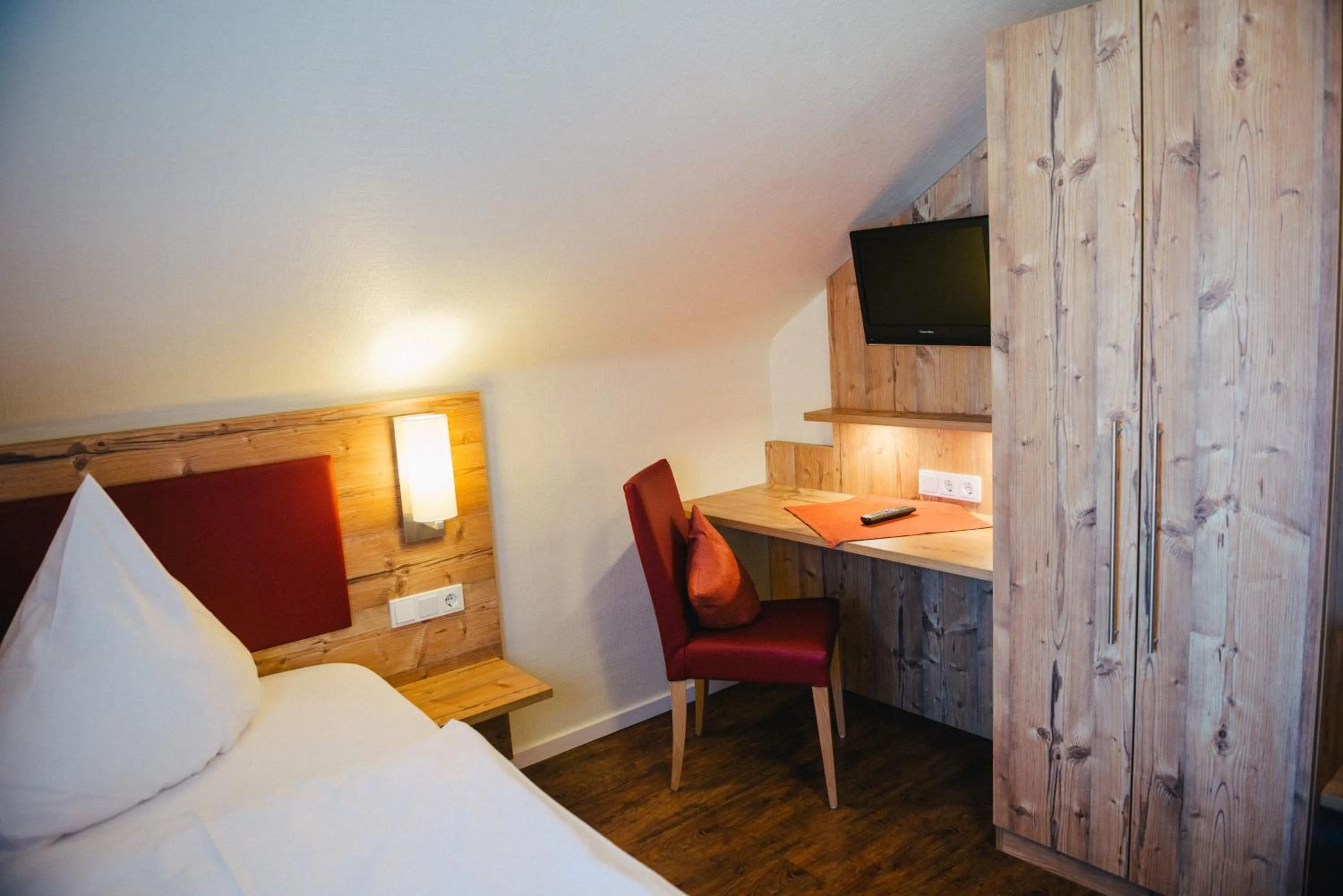 Photo of the whole room, Bed in Gasthaus Stroh