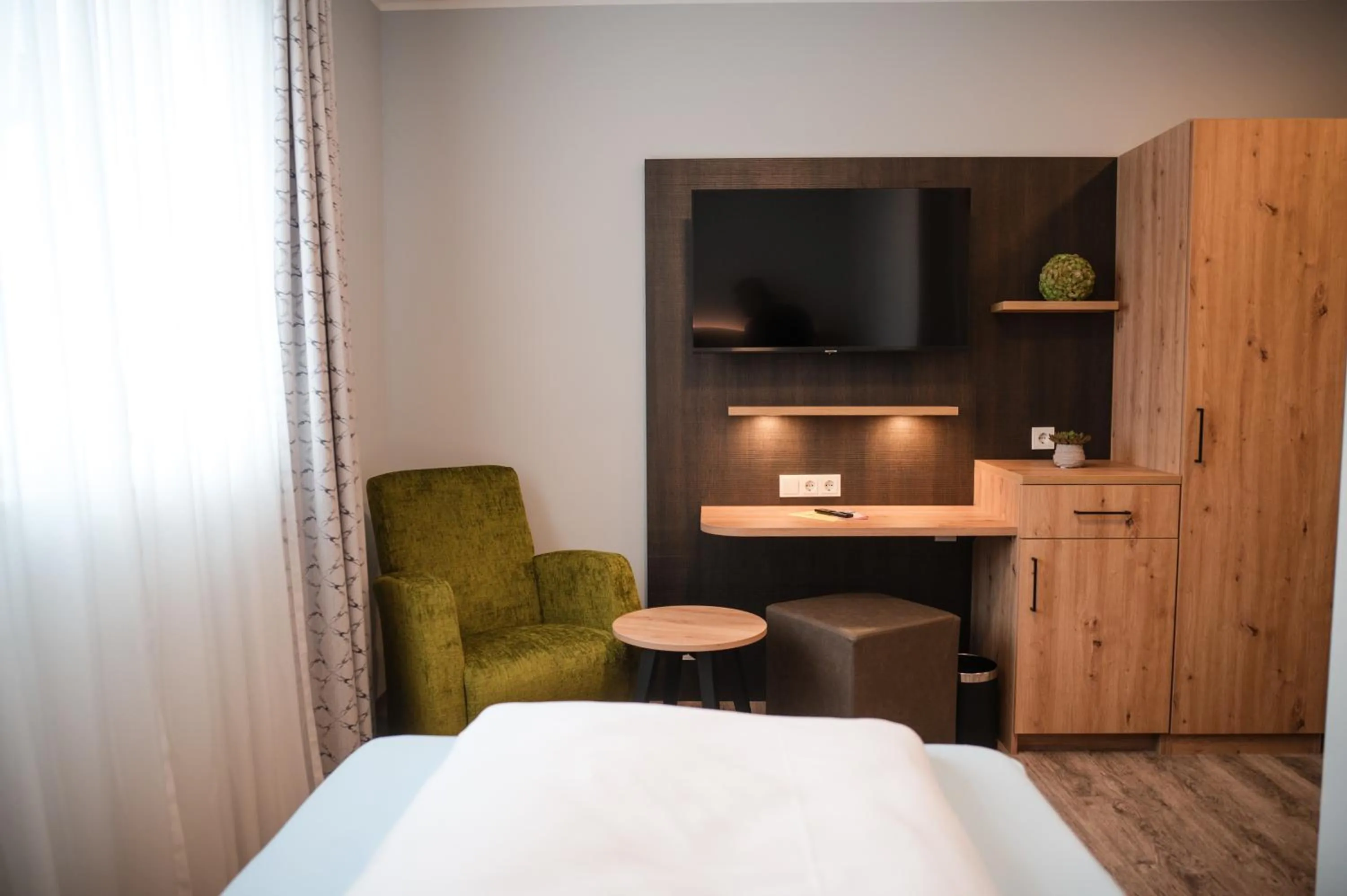 TV and multimedia, Bed in Gasthaus Stroh