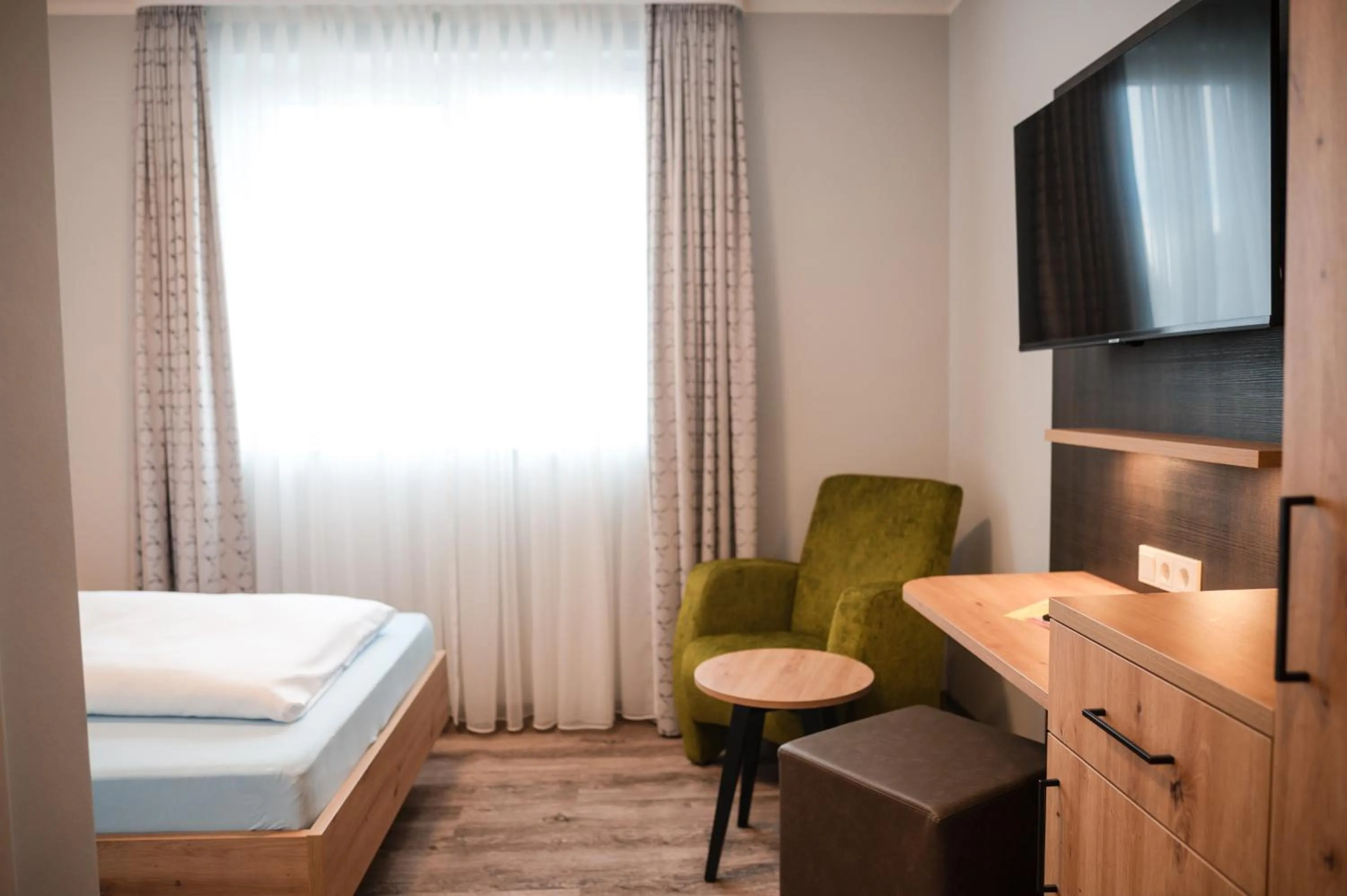 Photo of the whole room, Bed in Gasthaus Stroh