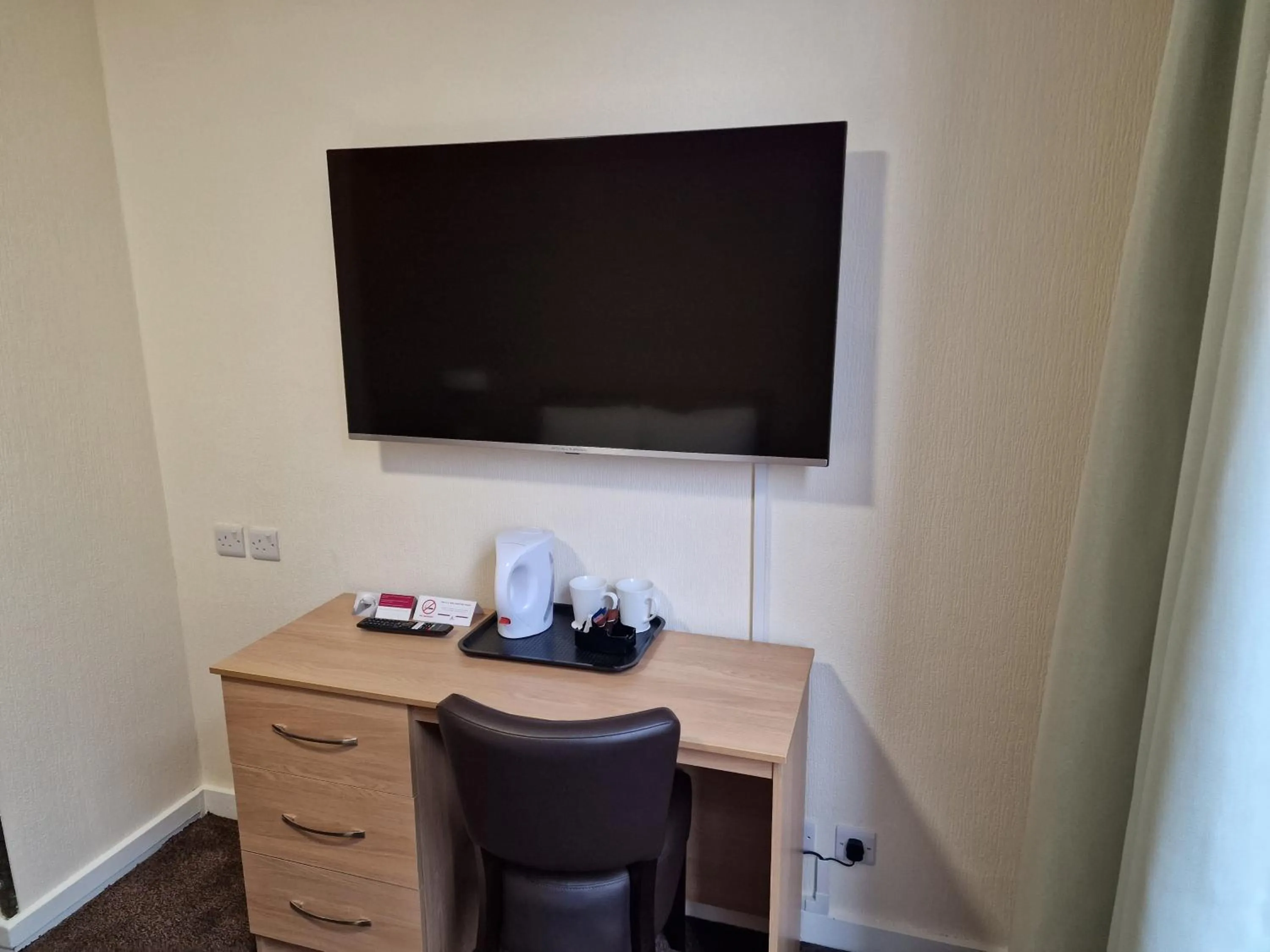 TV and multimedia in Britannia Hotel Birmingham New Street Station Birmingham