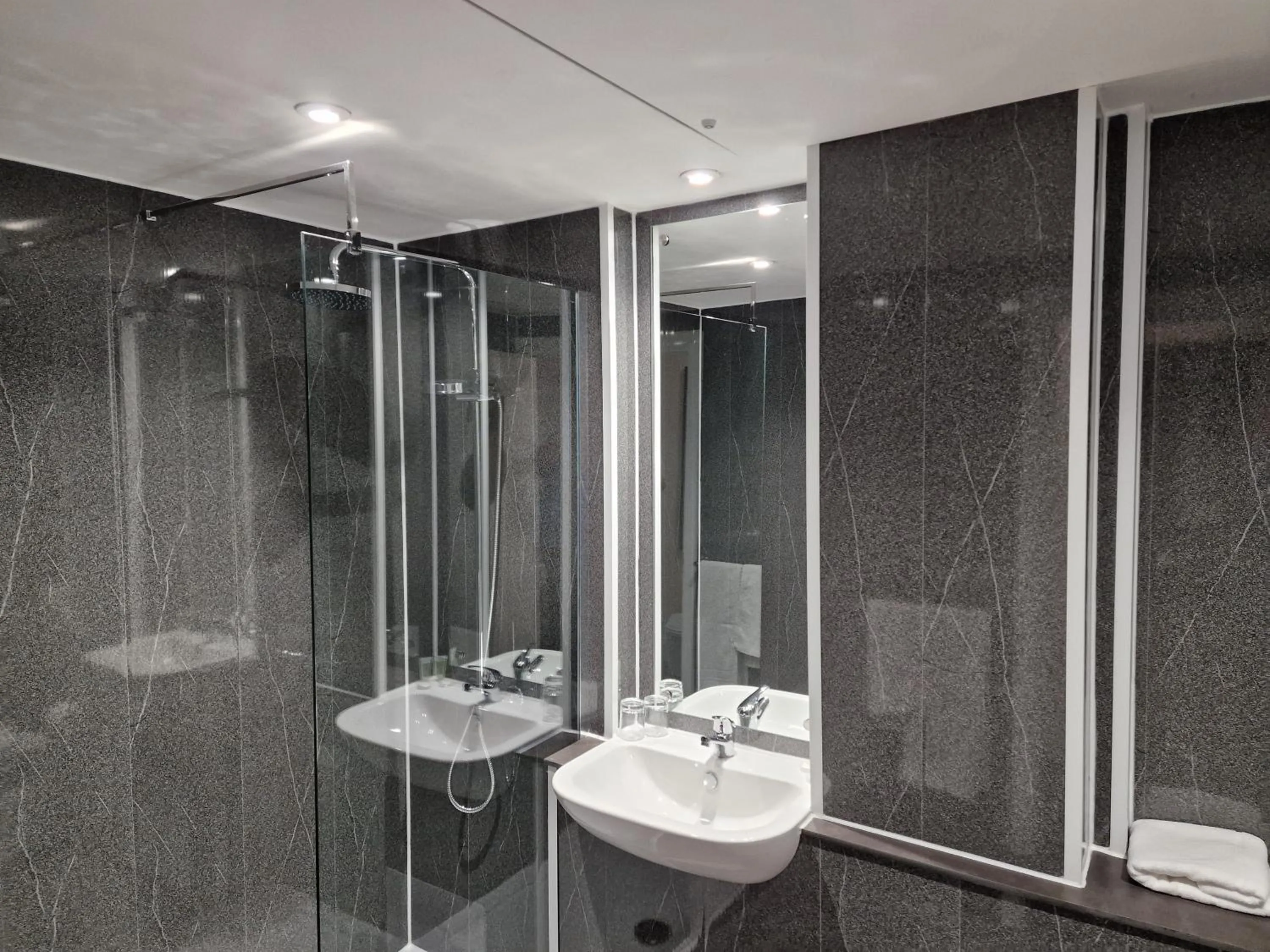 Shower in Britannia Hotel Birmingham New Street Station Birmingham