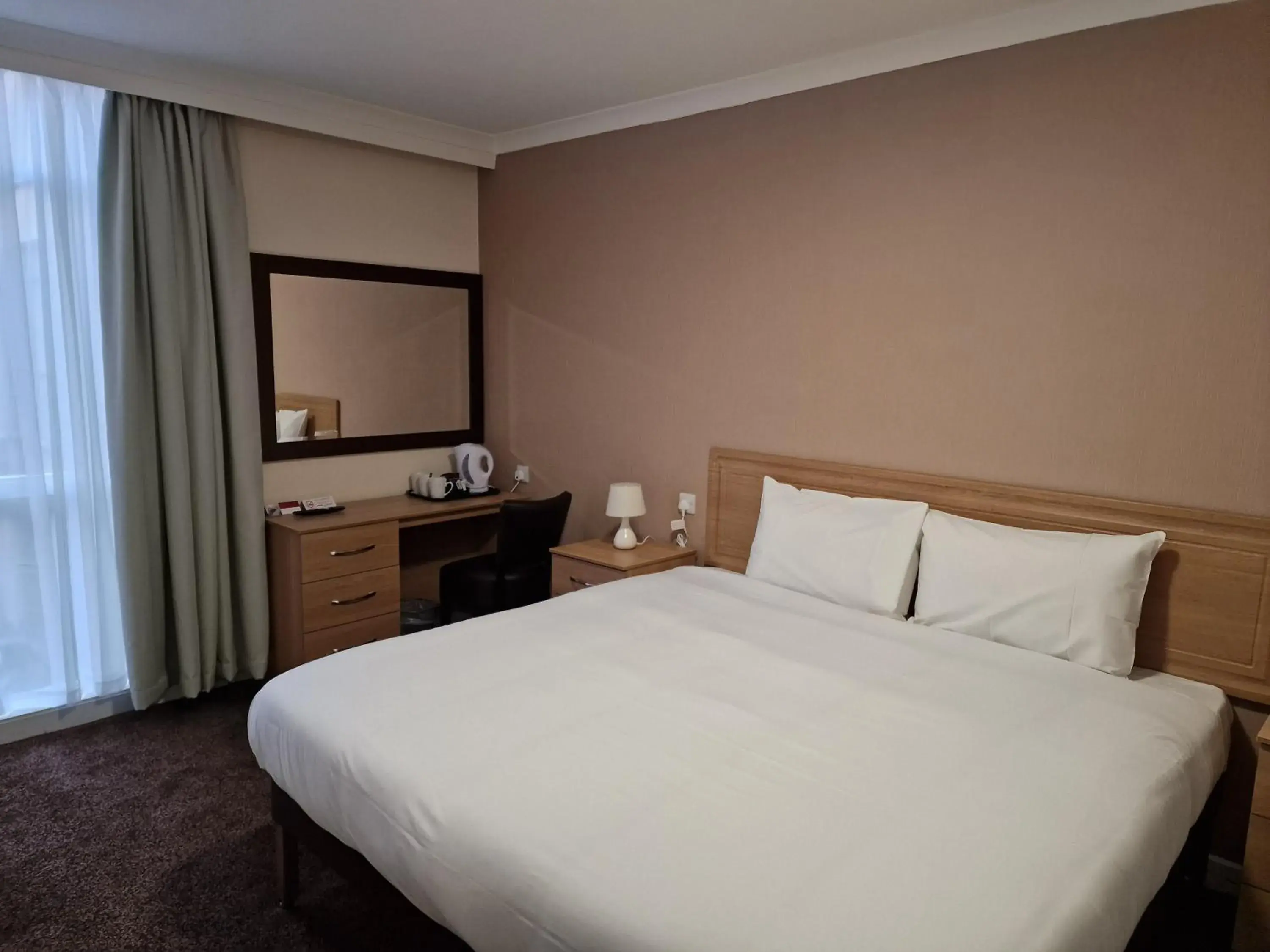 Standard Triple Room in Britannia Hotel Birmingham New Street Station Birmingham Standard Triple Room in Britannia Hotel Birmingham New Street Station Birmingham