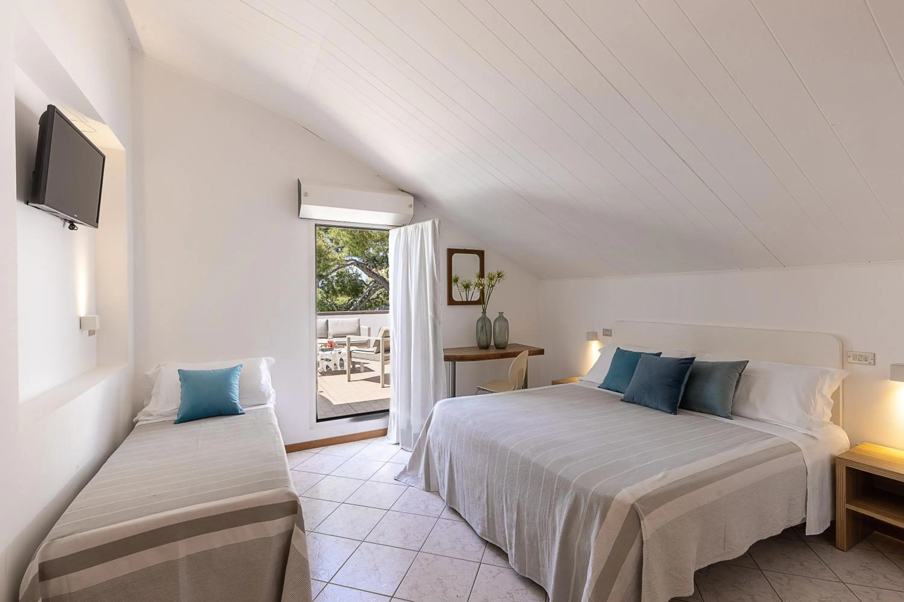 Bedroom, Bed in Hotel Adriatica con Piscina