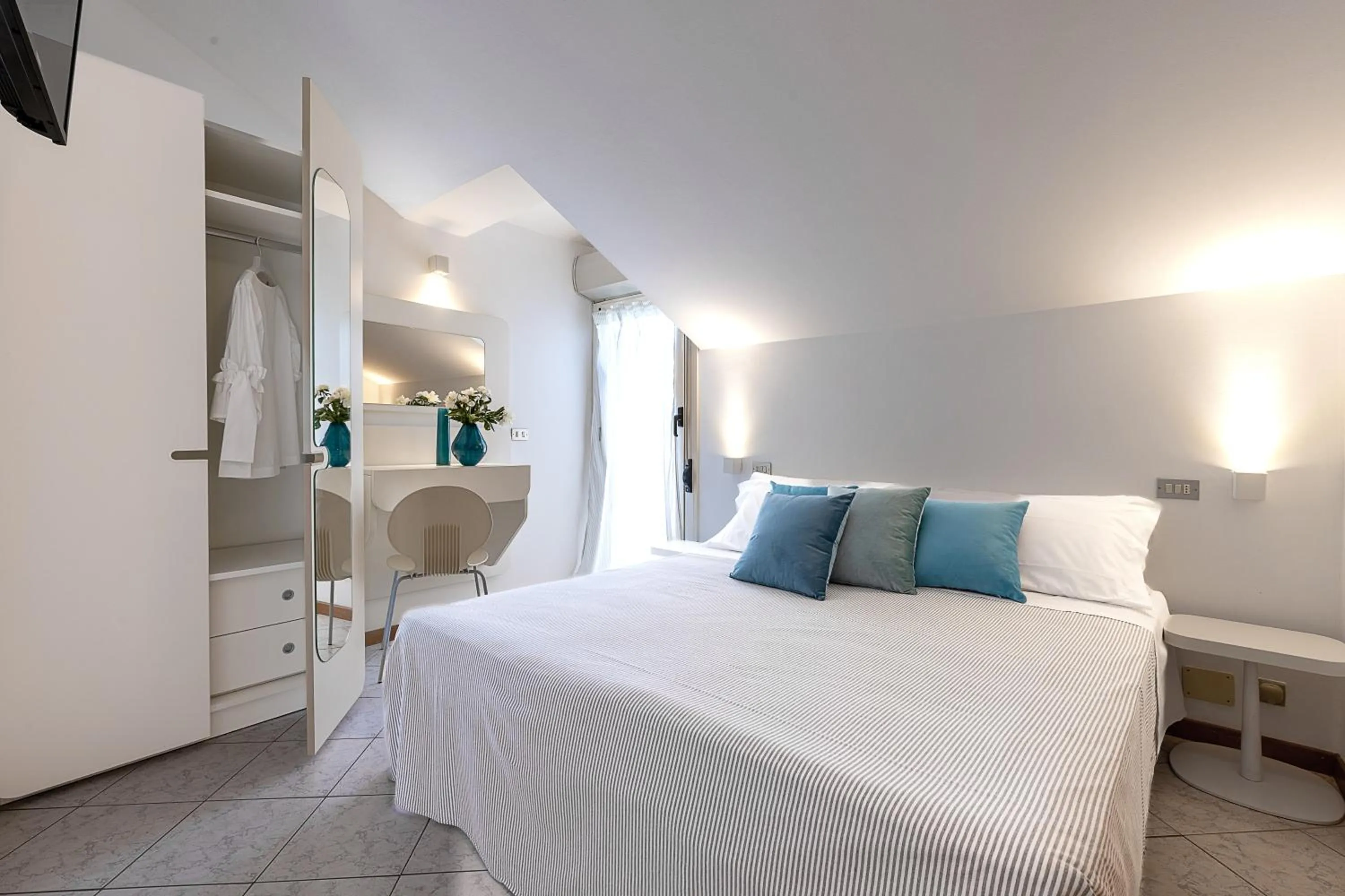 Bedroom, Bed in Hotel Adriatica con Piscina