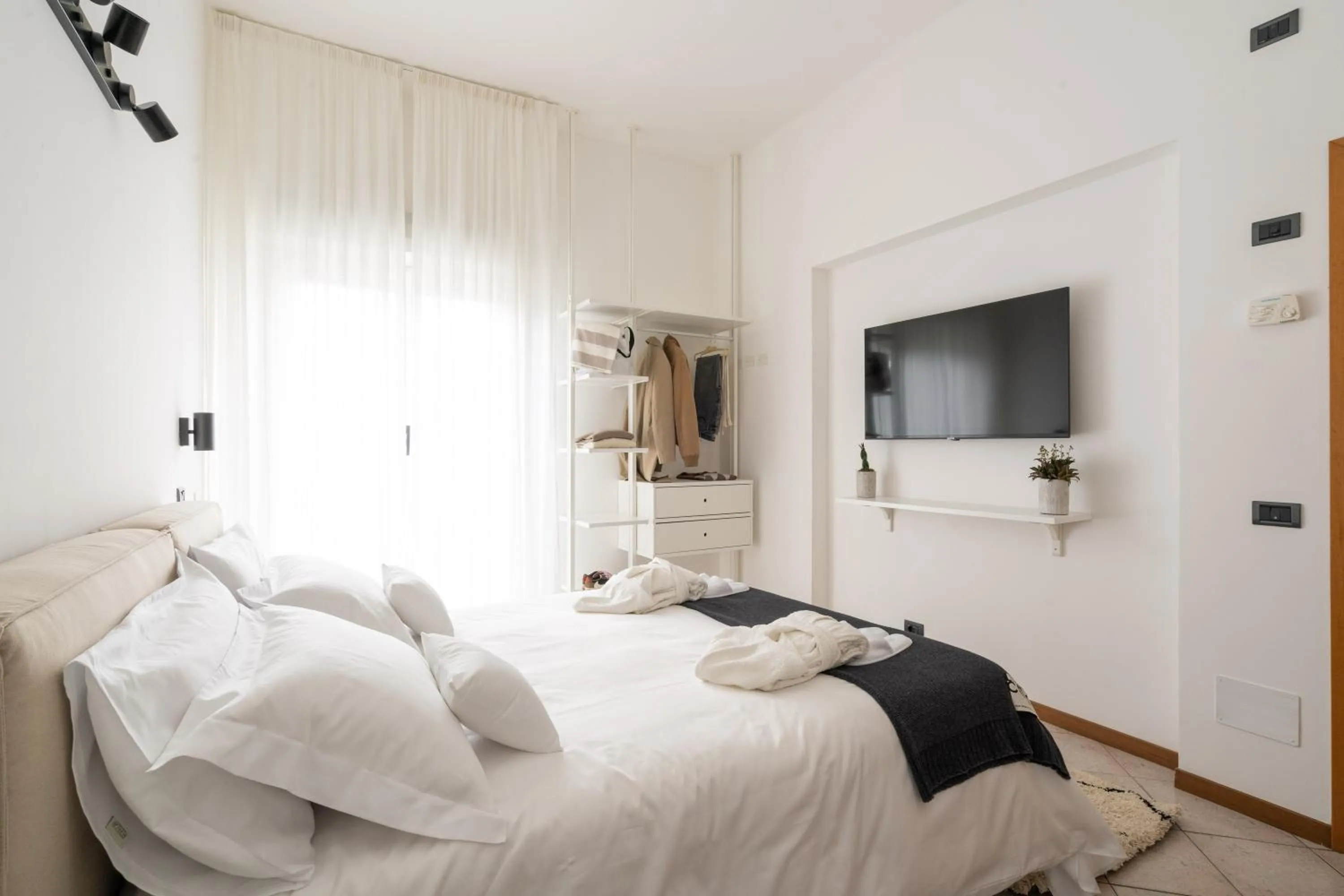 Bedroom, Bed in Hotel Adriatica con Piscina