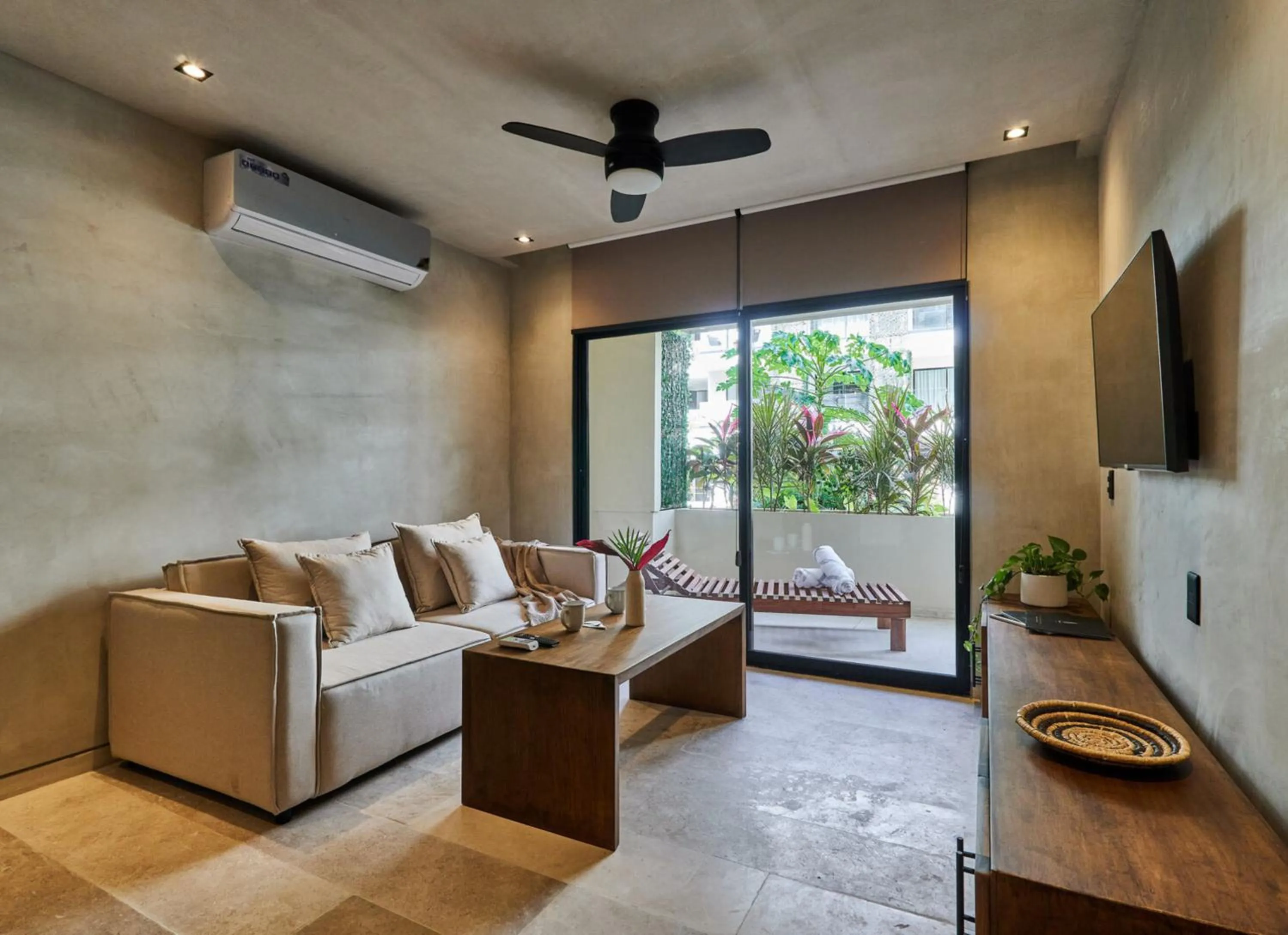 TV and multimedia in Bakal Residence By Lockey
