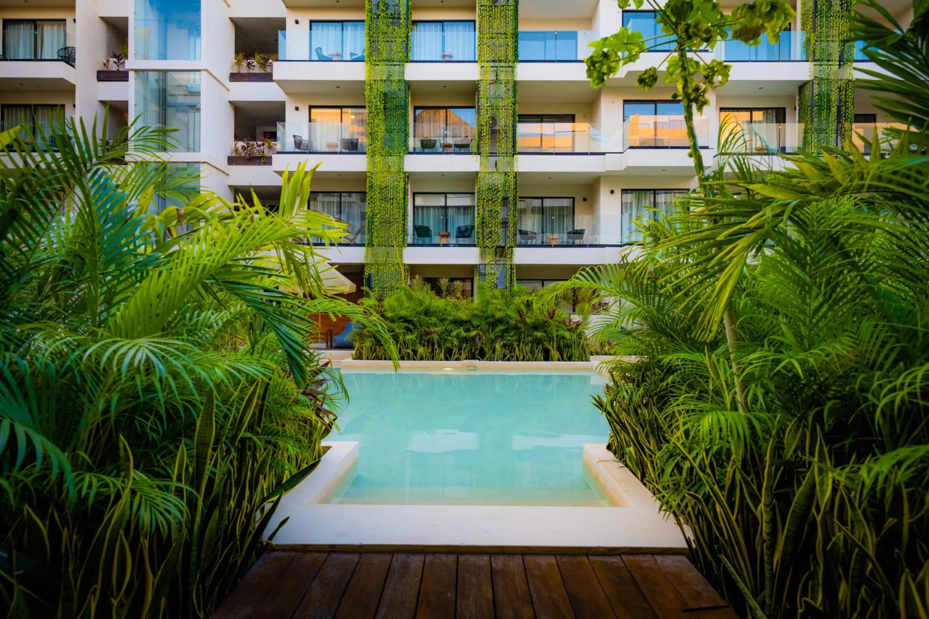 Garden in Bakal Residence By Lockey