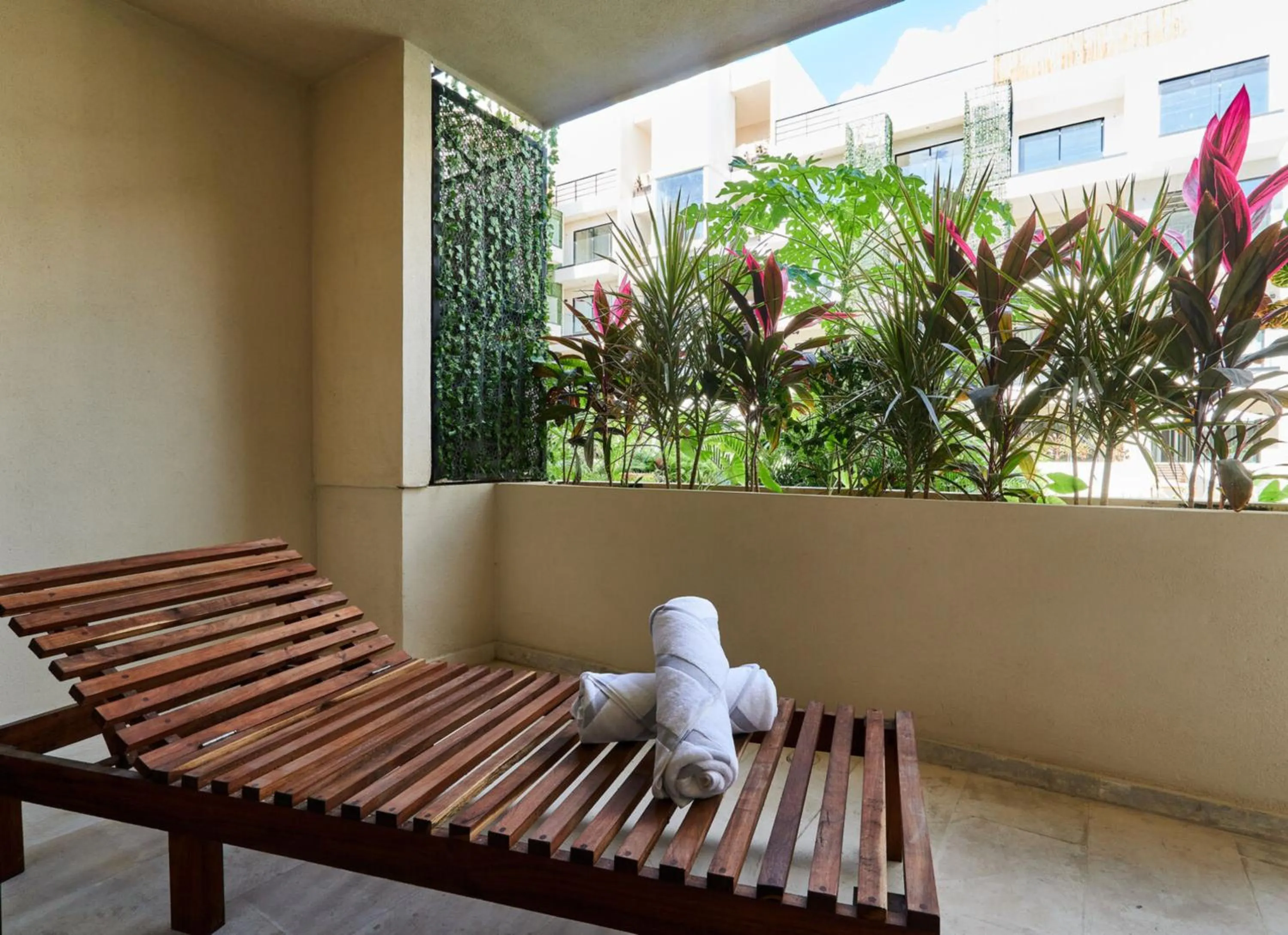 Day in Bakal Residence By Lockey