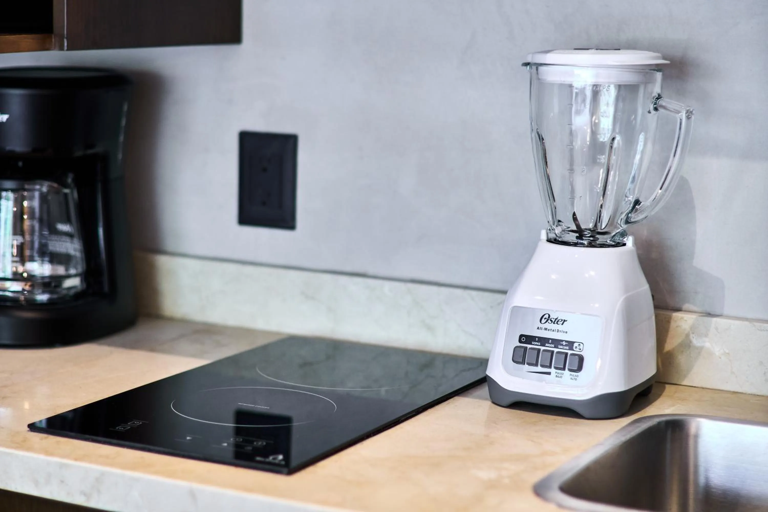 Coffee/tea facilities in Bakal Residence By Lockey