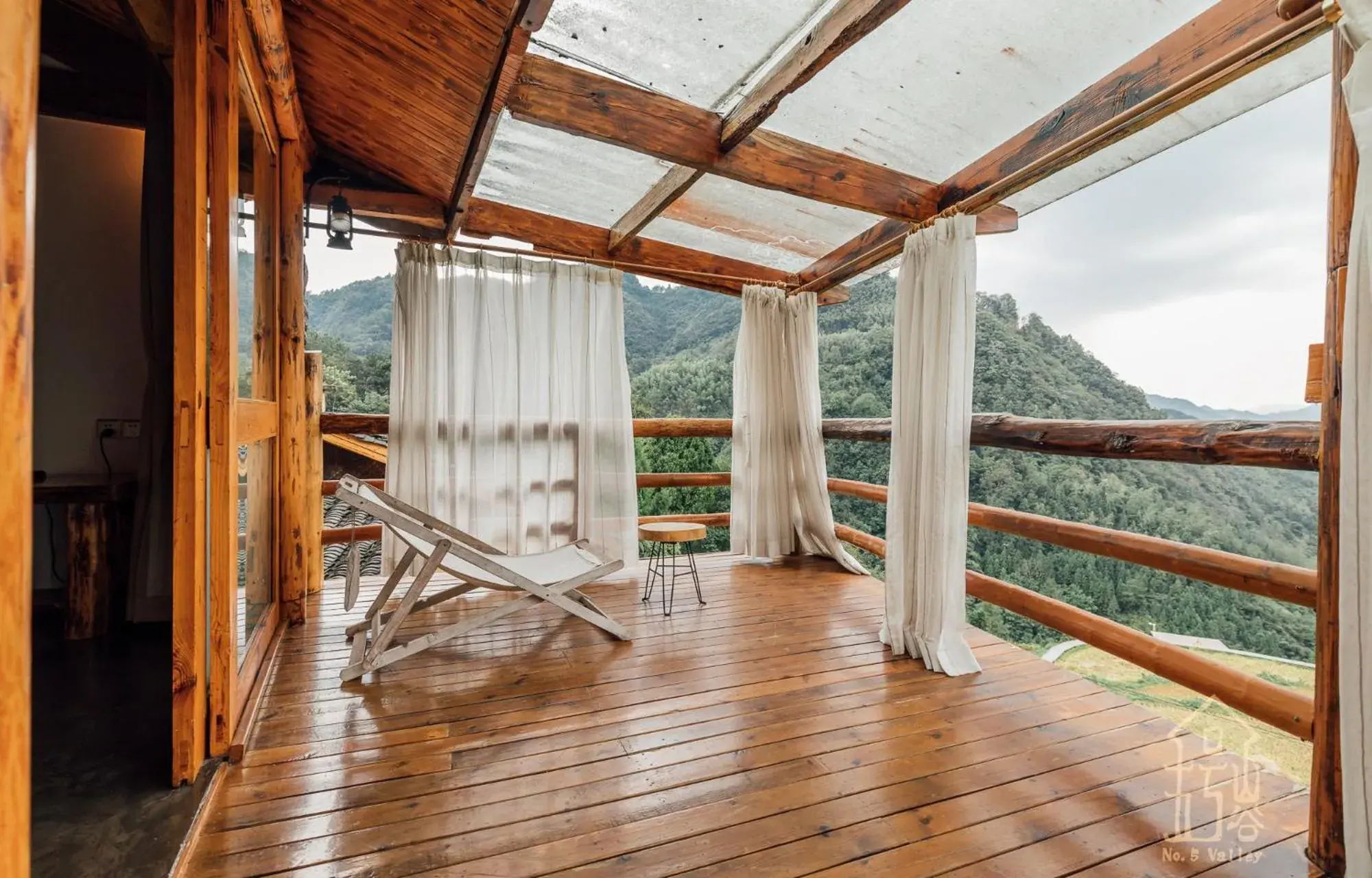 Valley View Villa with Two Balconies in No.5 Valley Lodge Valley View Villa with Two Balconies in No.5 Valley Lodge