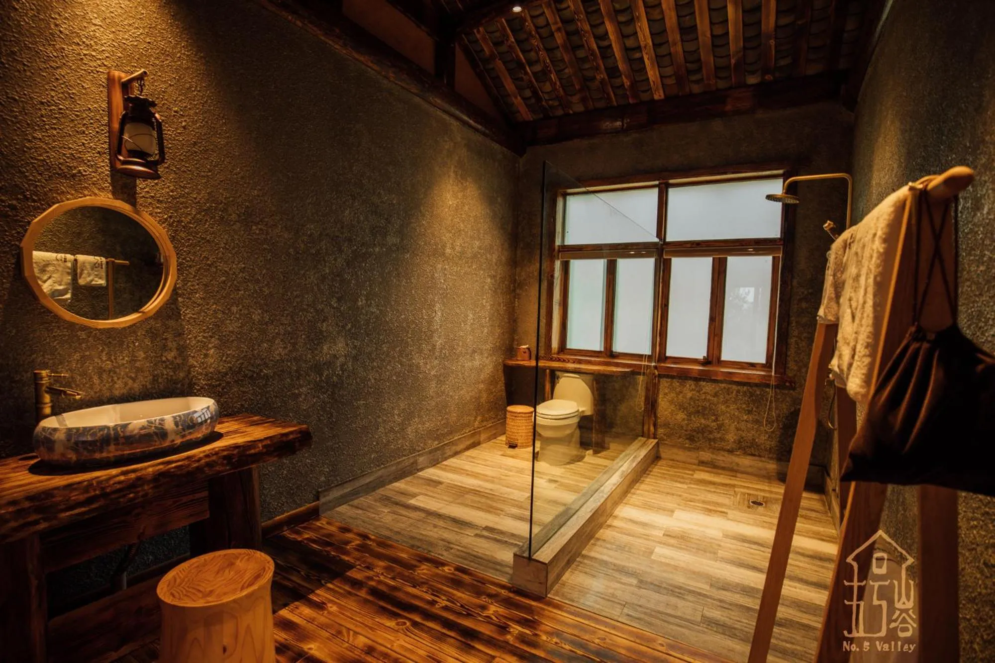 Bathroom in No.5 Valley Lodge