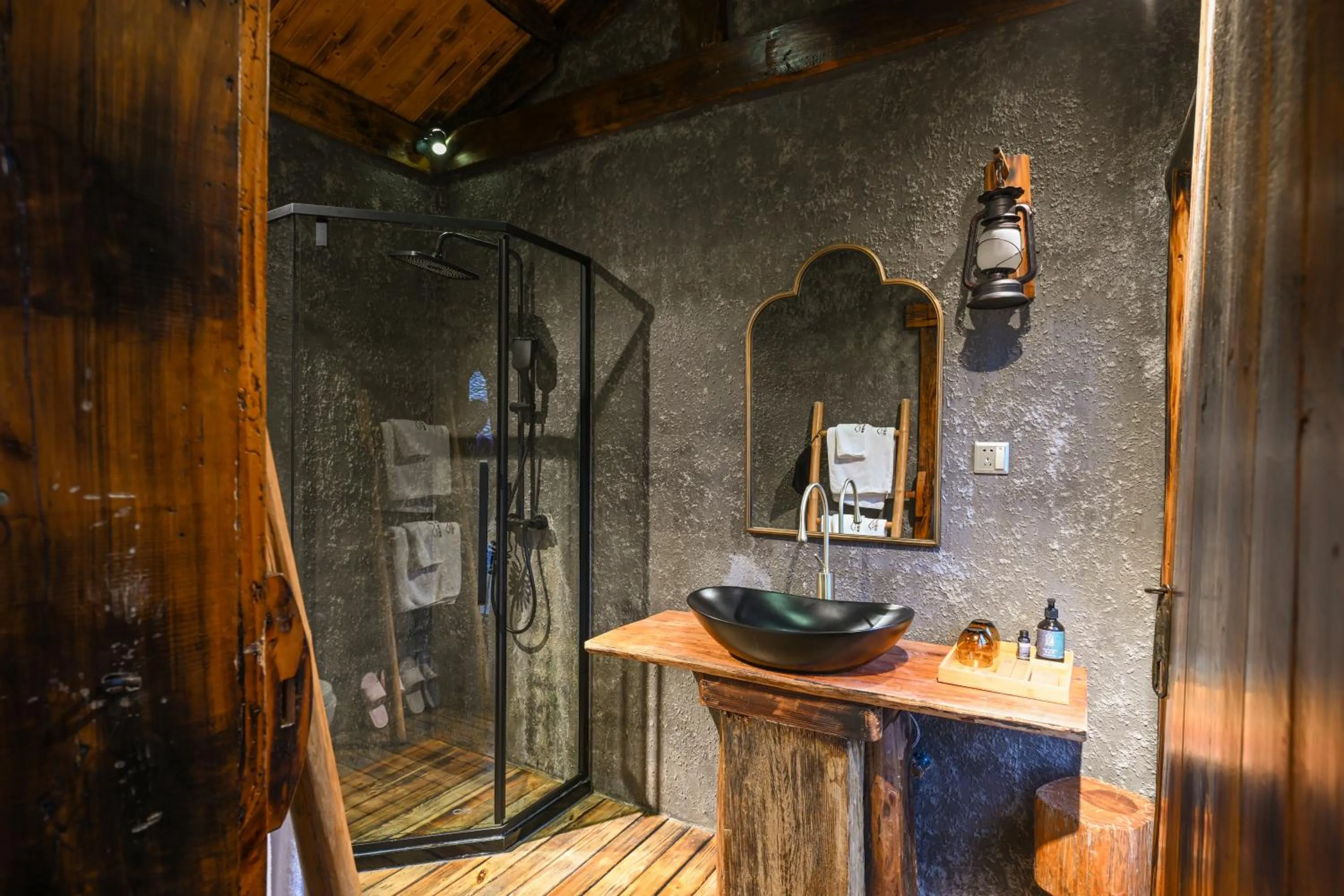 Bathroom in No.5 Valley Lodge