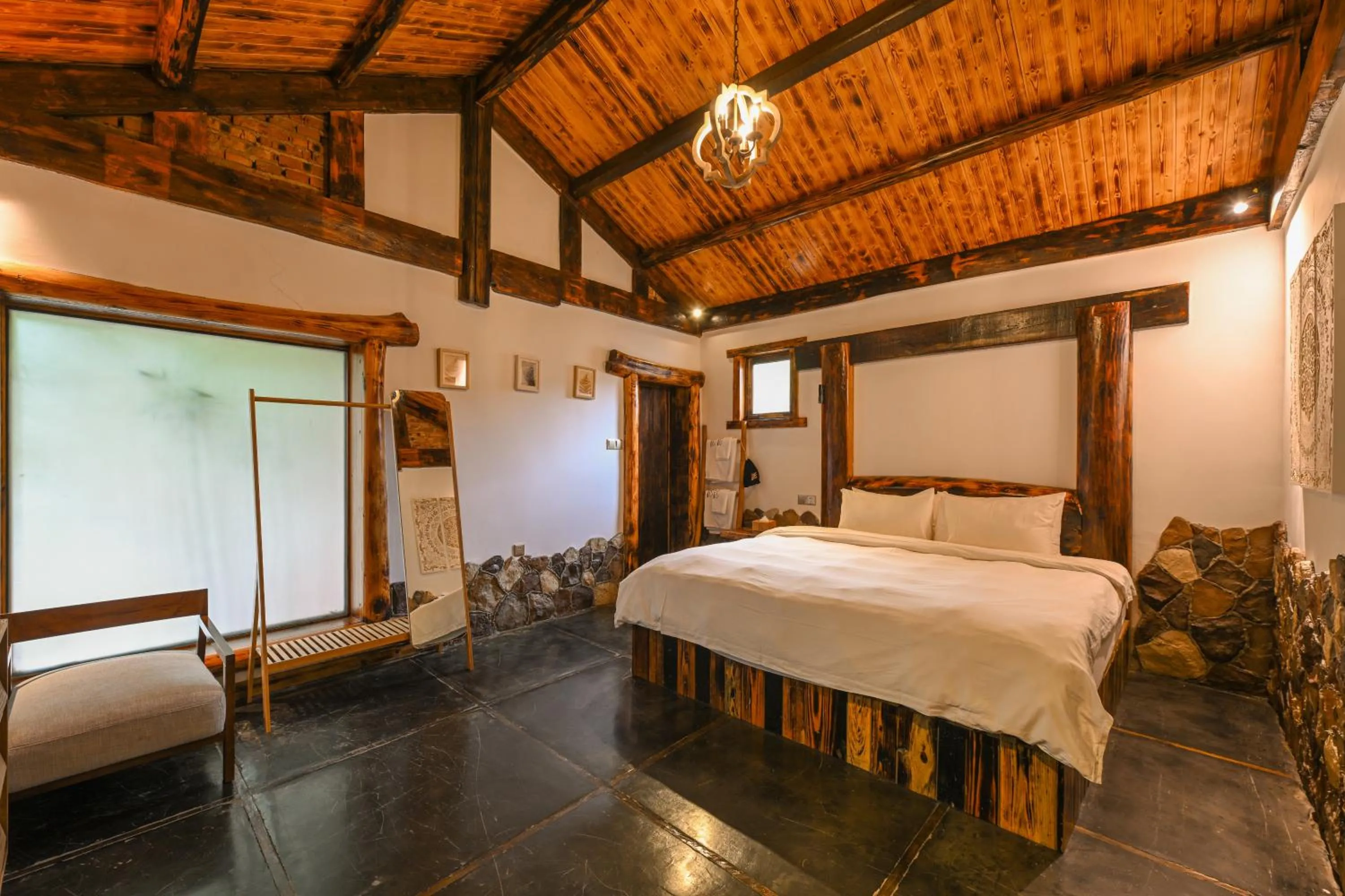 Bedroom, Bed in No.5 Valley Lodge