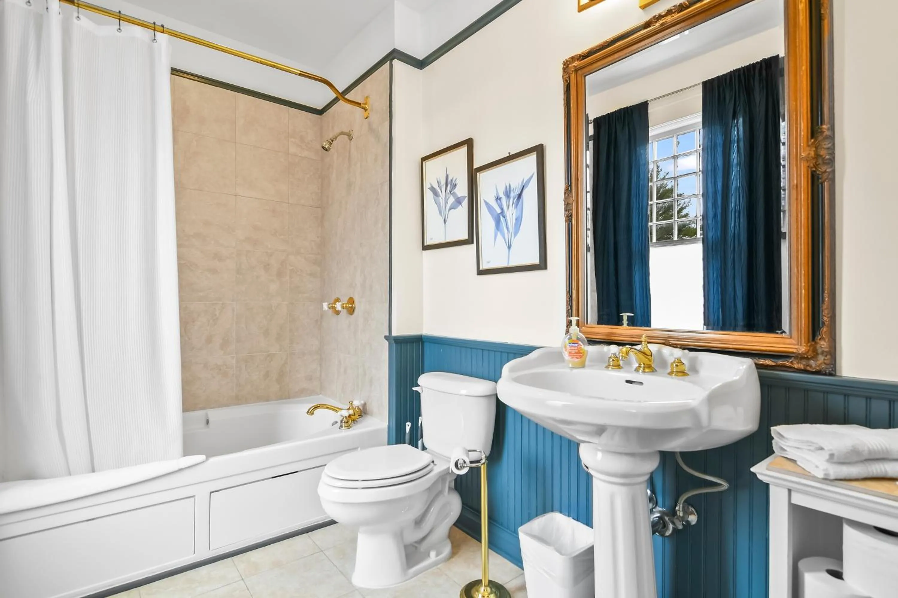 Shower in The Pasfield House