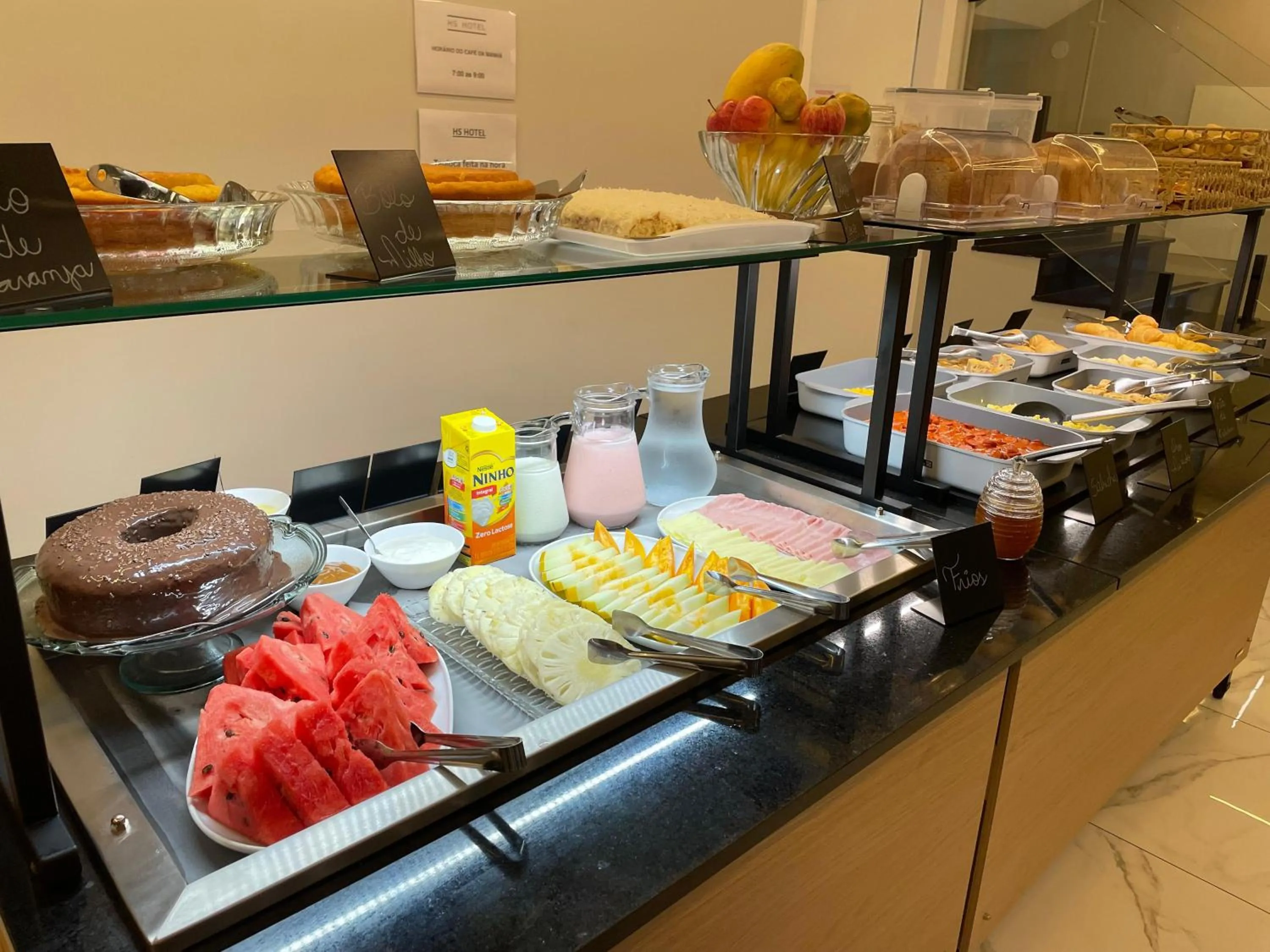 Buffet breakfast in HS Hotel