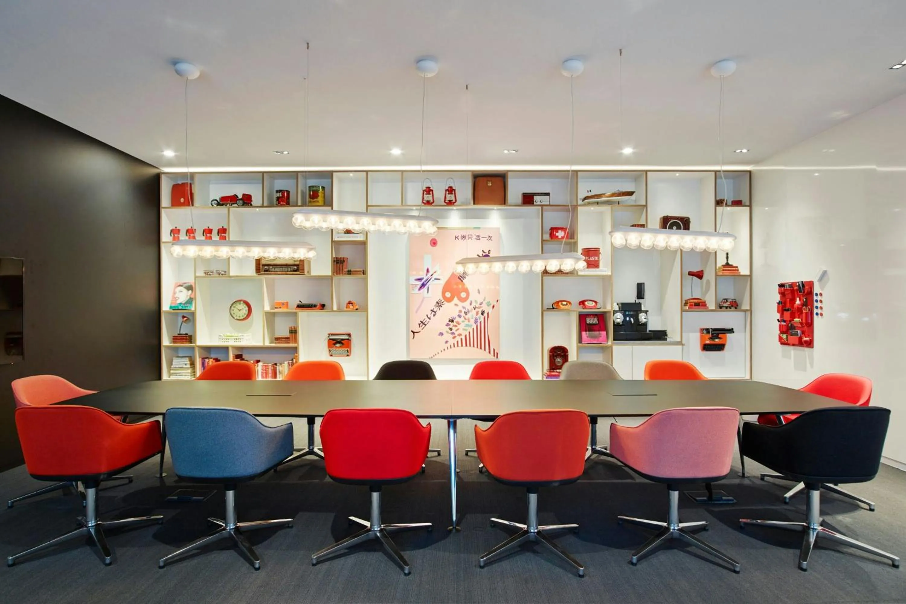 Meeting/conference room in citizenM Schiphol Airport