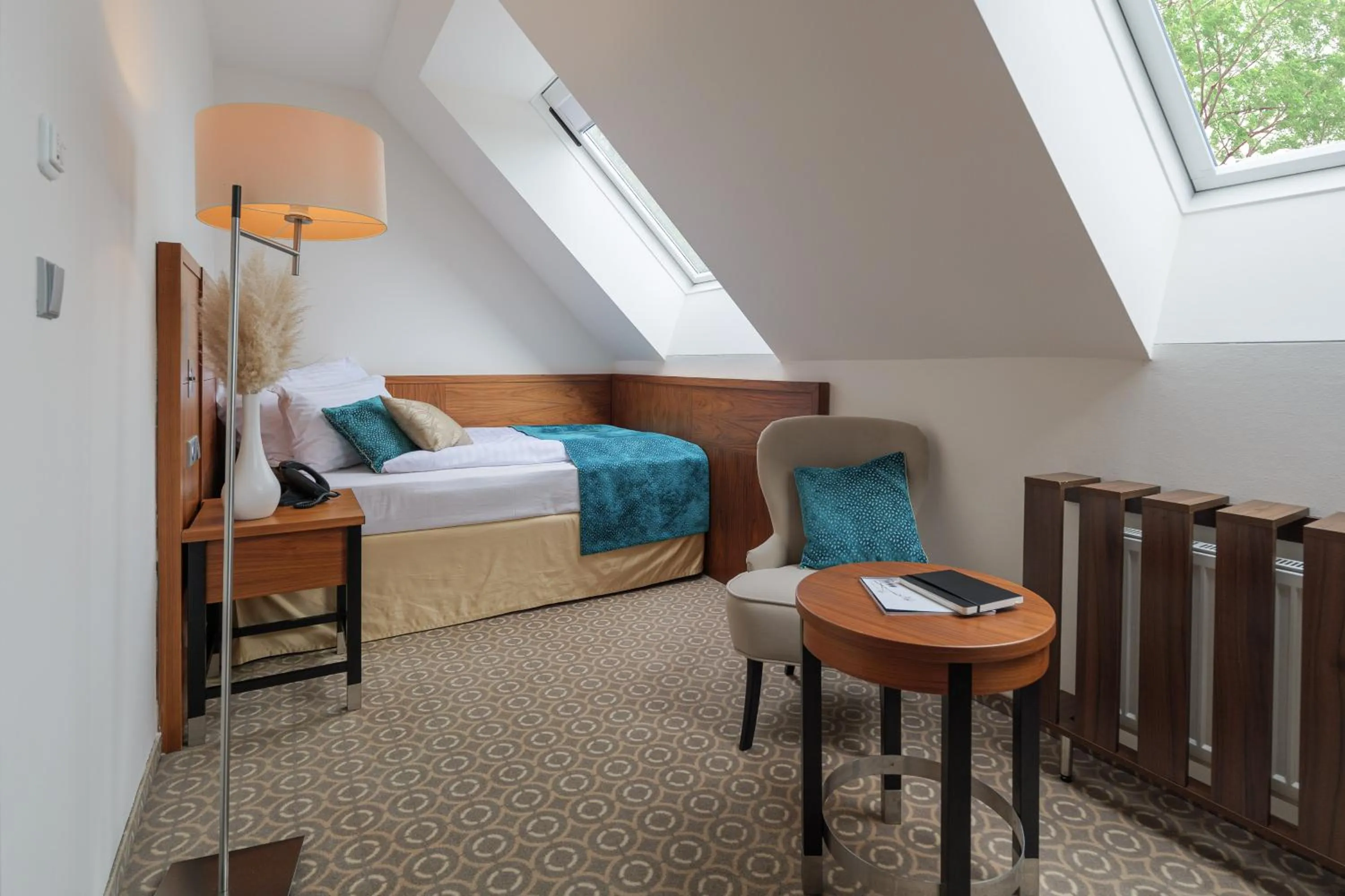 Bedroom, Bed in Hotel Silenzio