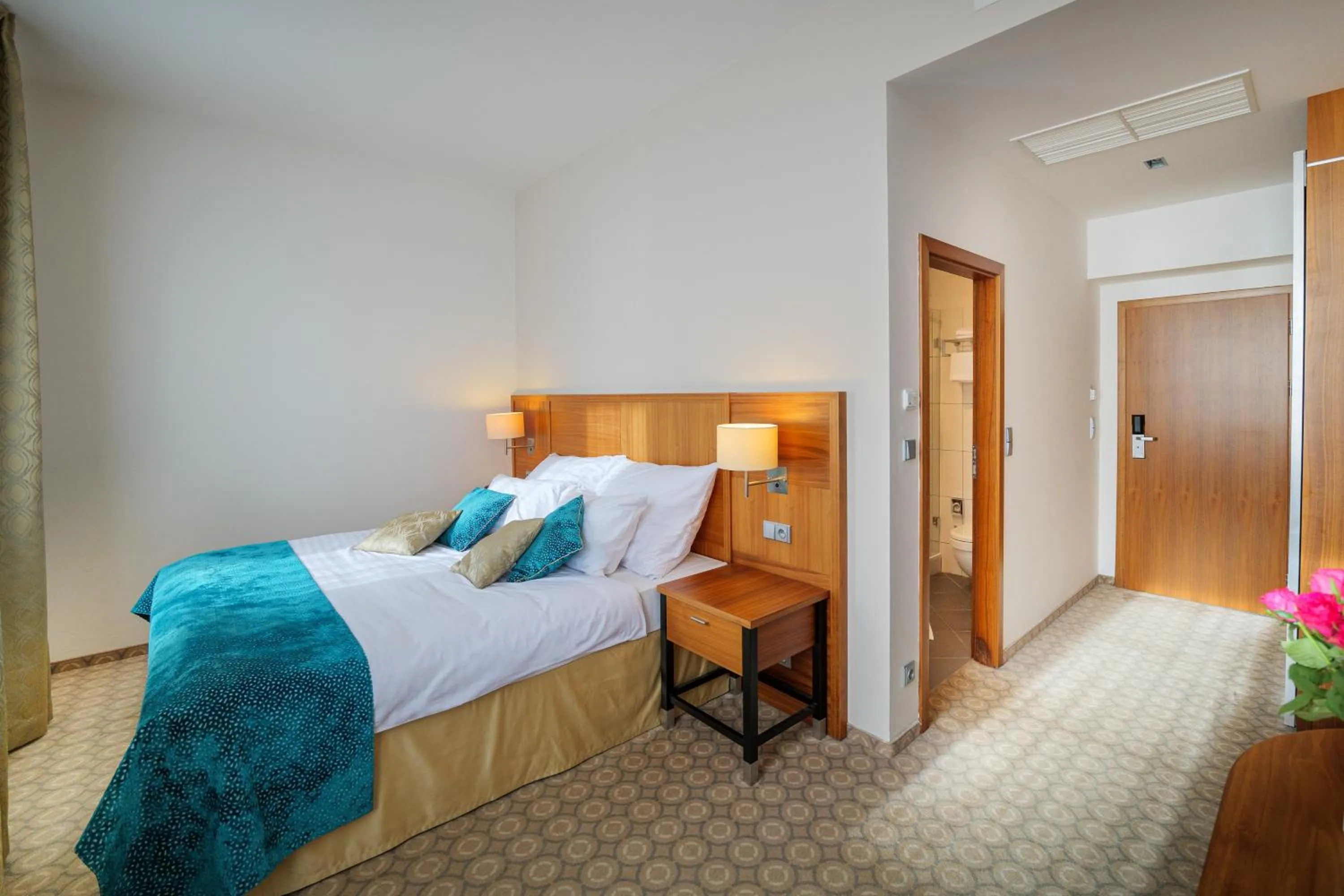 Bedroom, Bed in Hotel Silenzio